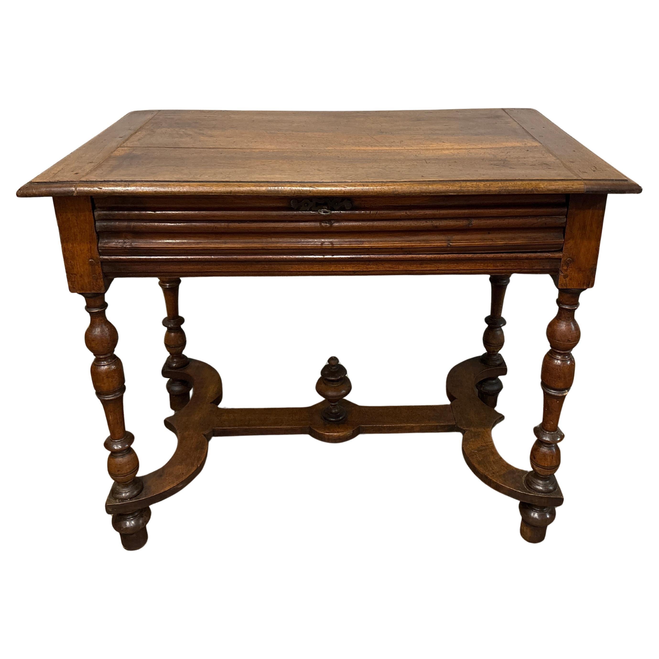 Beautiful 18th century French Writing table made of walnut with 1 drawer.