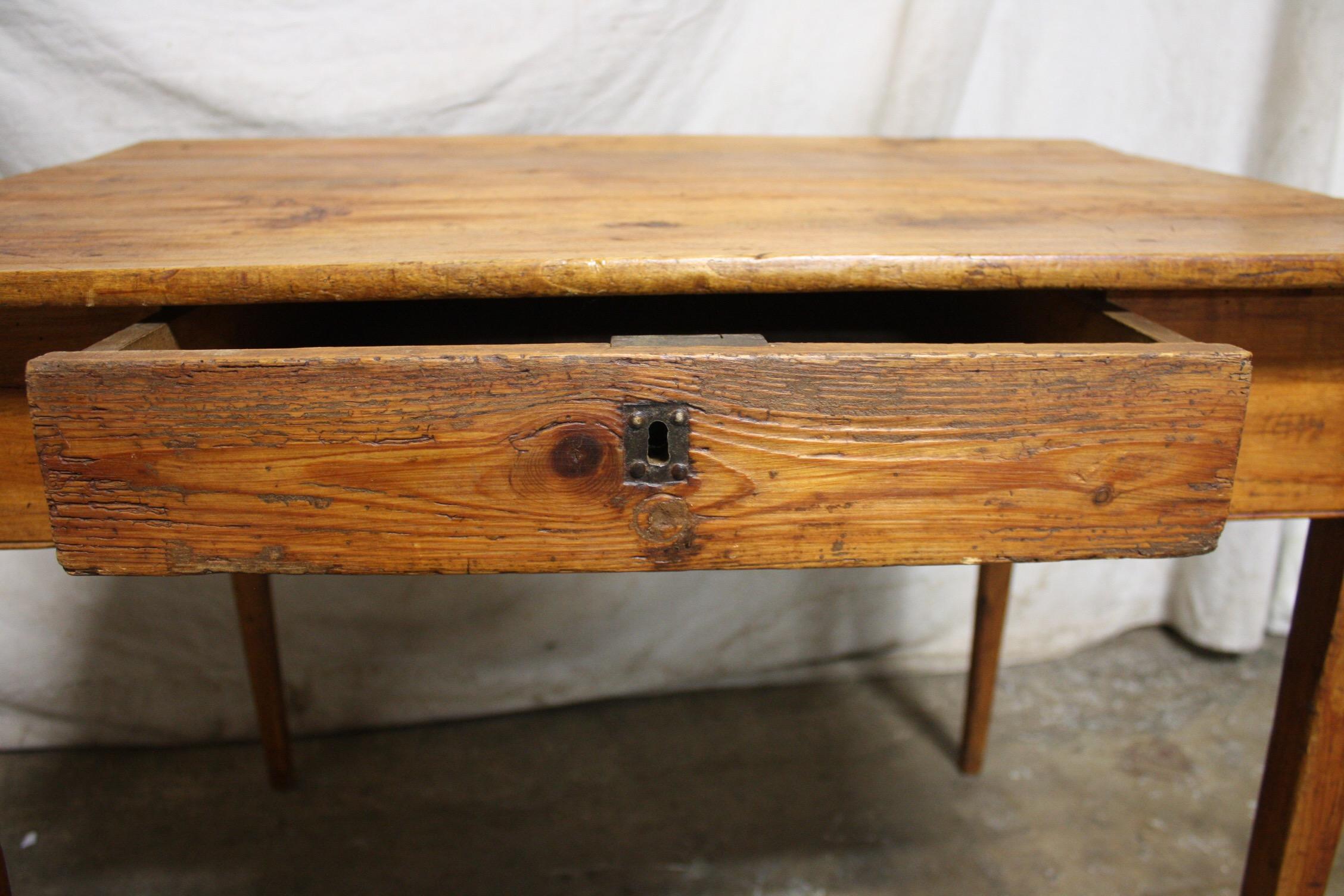 French 18th Century Writing Table In Good Condition In Stockbridge, GA