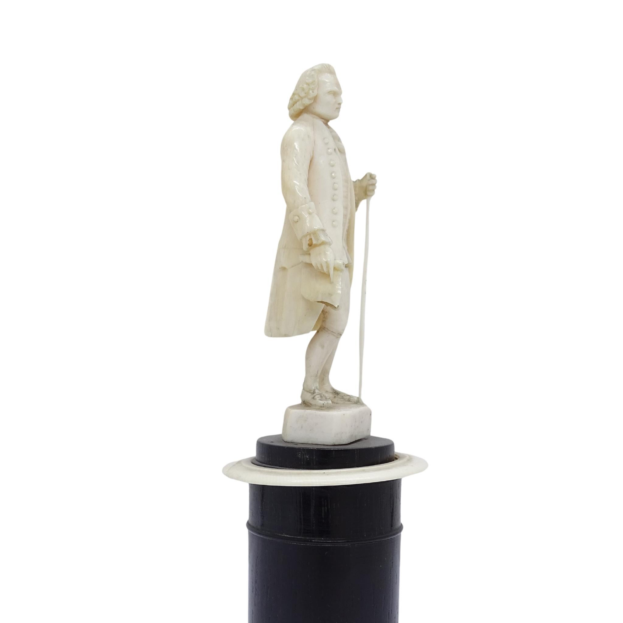  Französische Diderot-Skulptur aus dem 18. Jahrhundert, mit Papieren in einer Hand im Angebot 12