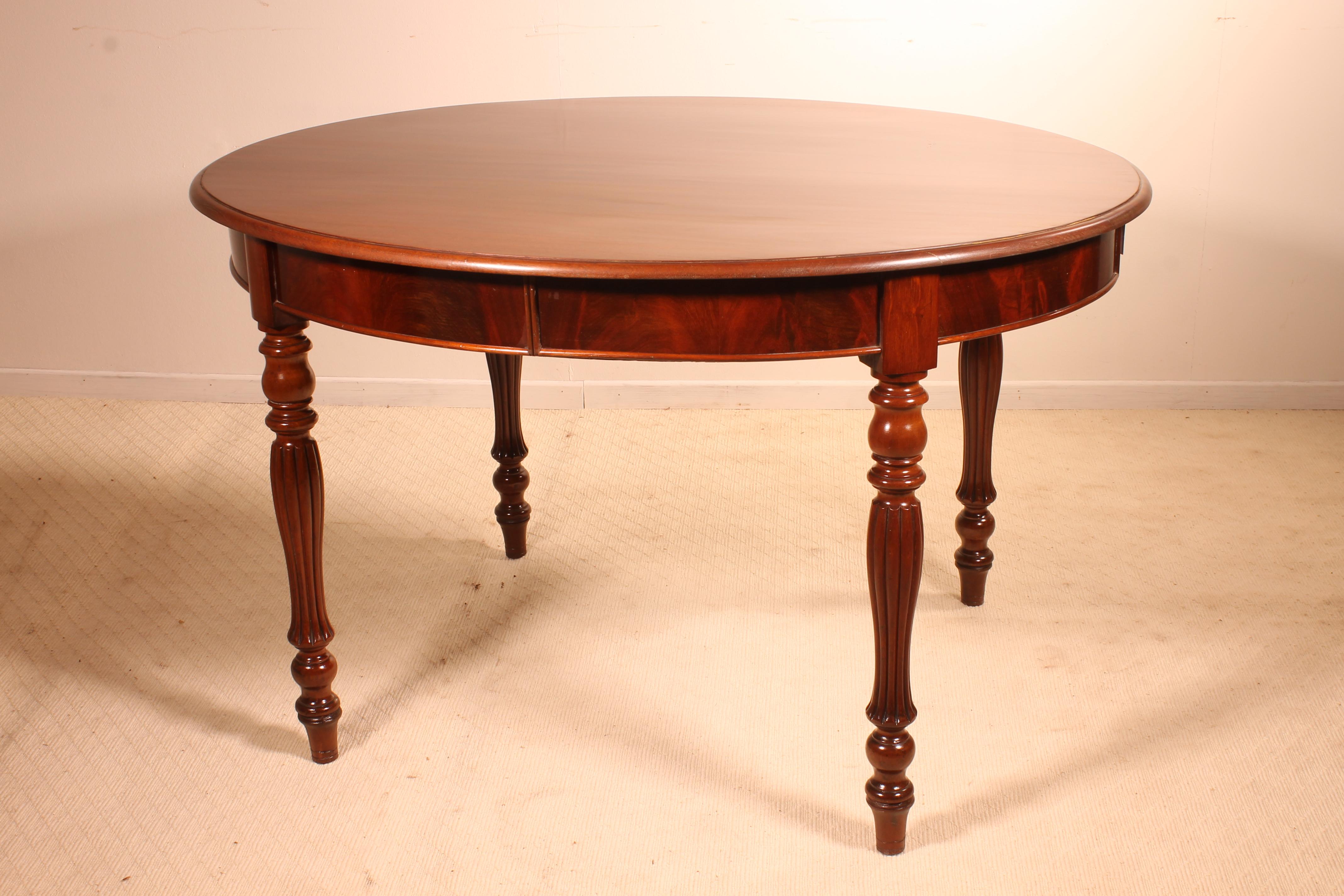 French 19th Century Elliptical Table in Mahogany In Good Condition For Sale In Brussels, Brussels