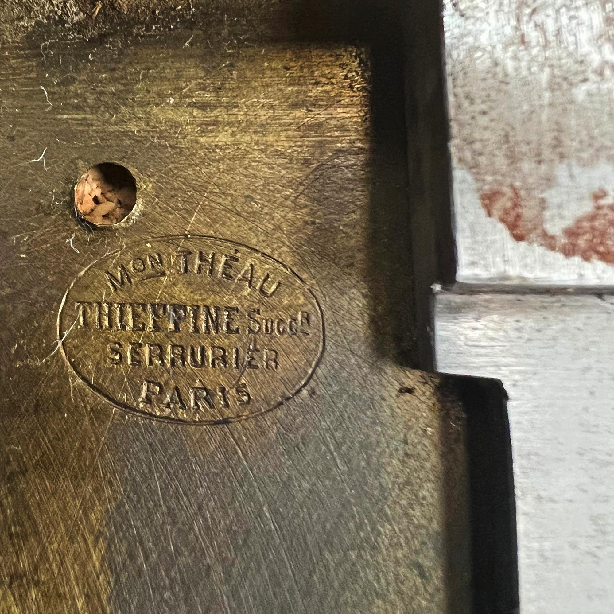 Kommode aus Ebenholz, vergoldetem Metall und Marmor aus der Zeit Napoleons III. des 19. Jahrhunderts im Angebot 5