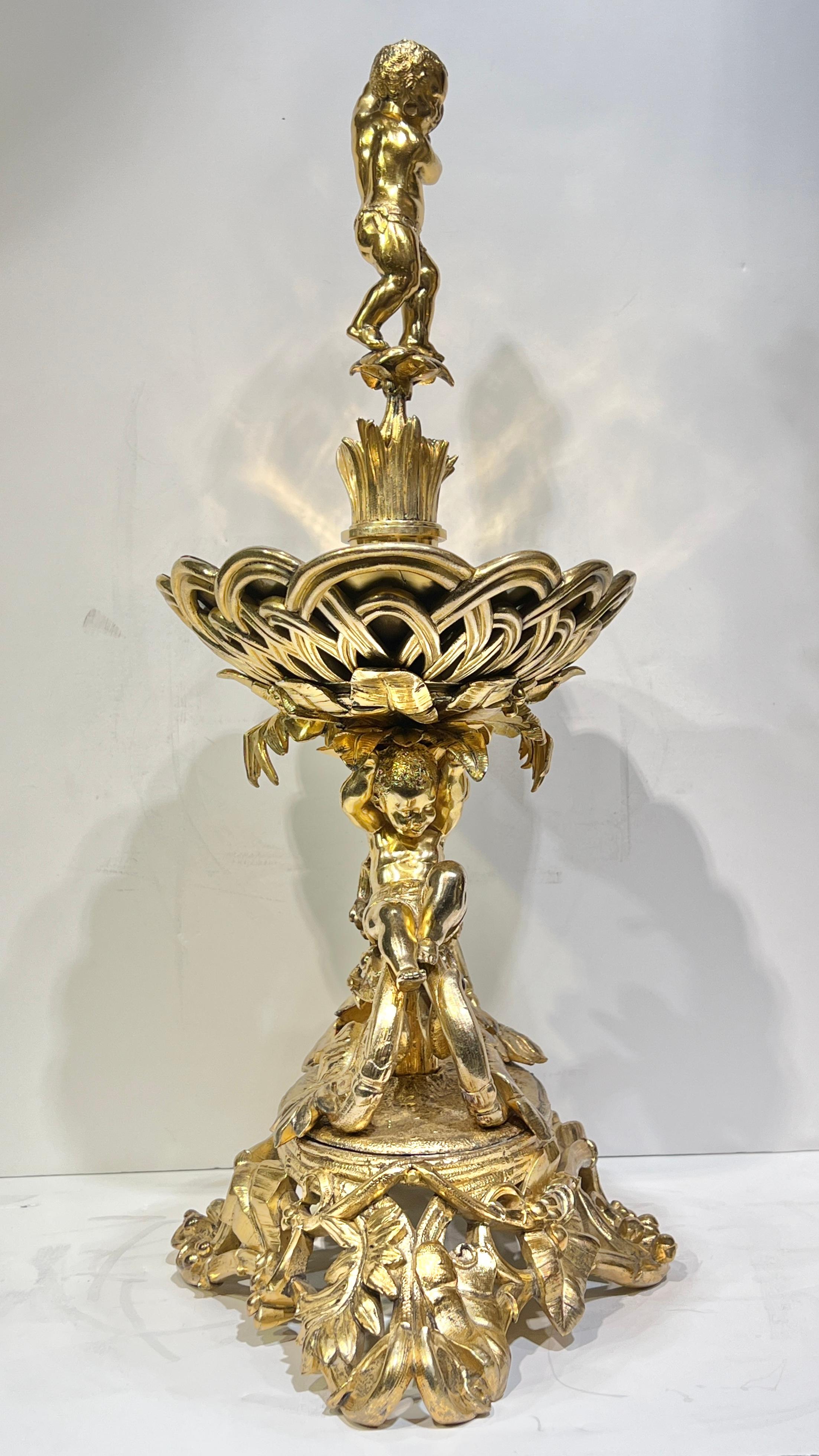 Bronzo French 19 century Neoclassical Gilt Bronze Centerpiece Bowl in vendita