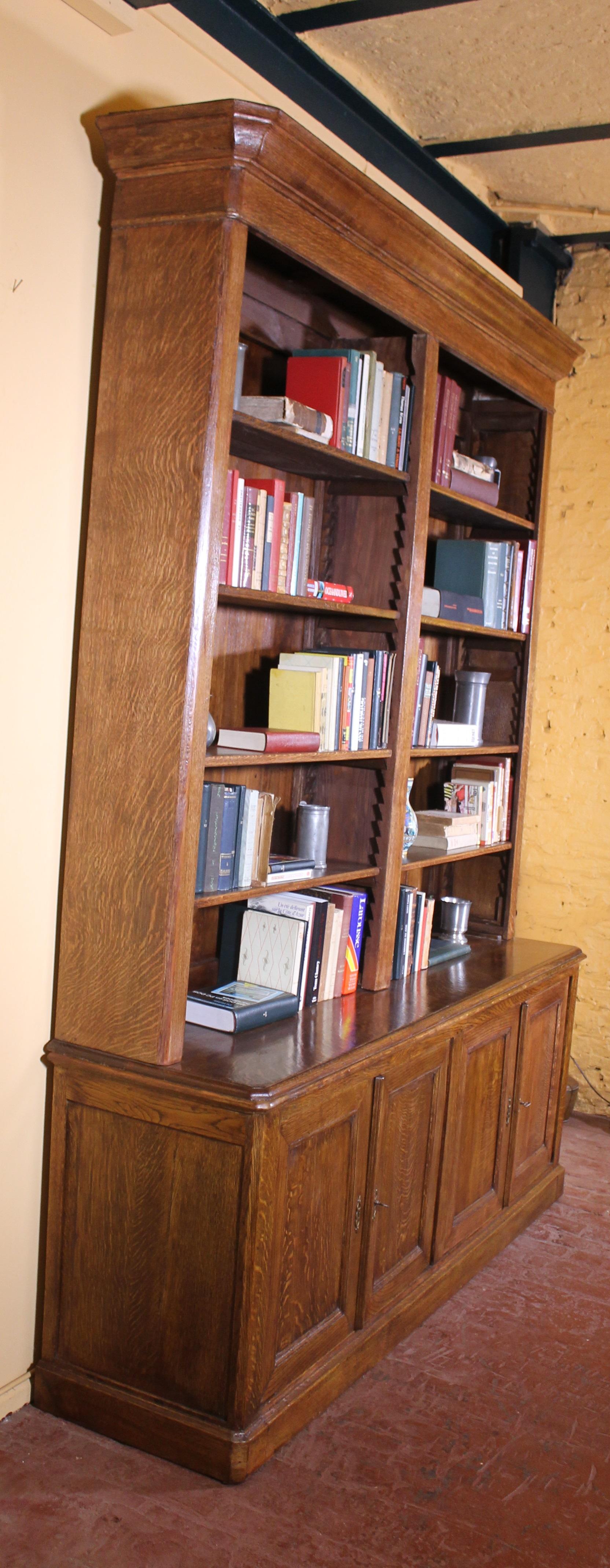 French 19th Century Open Bookcase in Oak In Good Condition For Sale In Brussels, Brussels