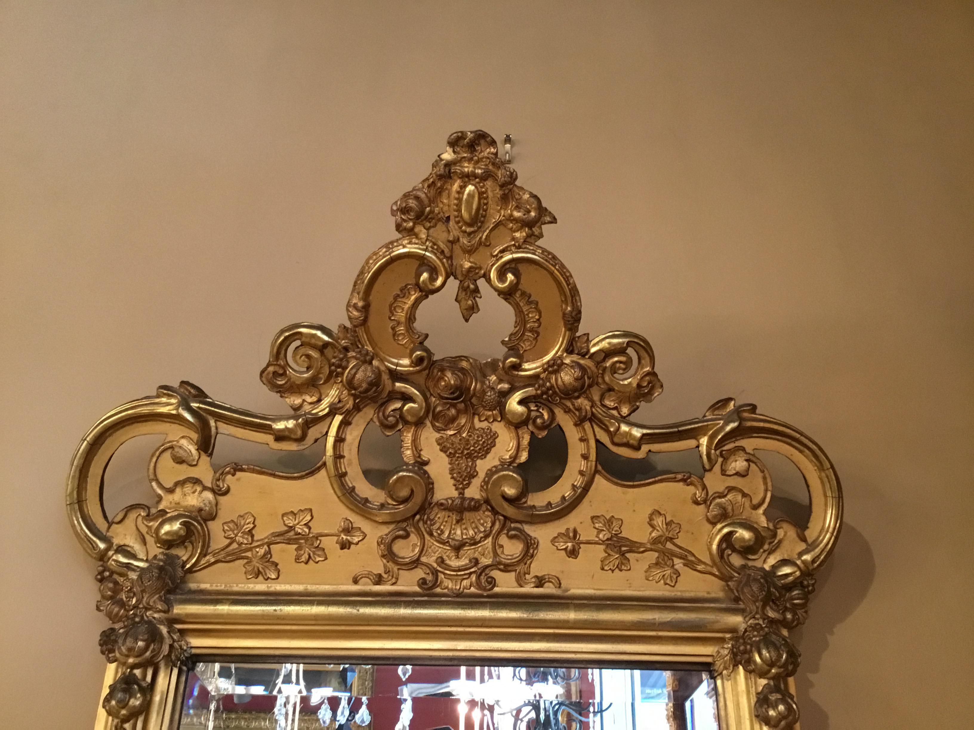 French 19th Century Giltwood Framed Mirror with Beveled Plate In Good Condition For Sale In Houston, TX