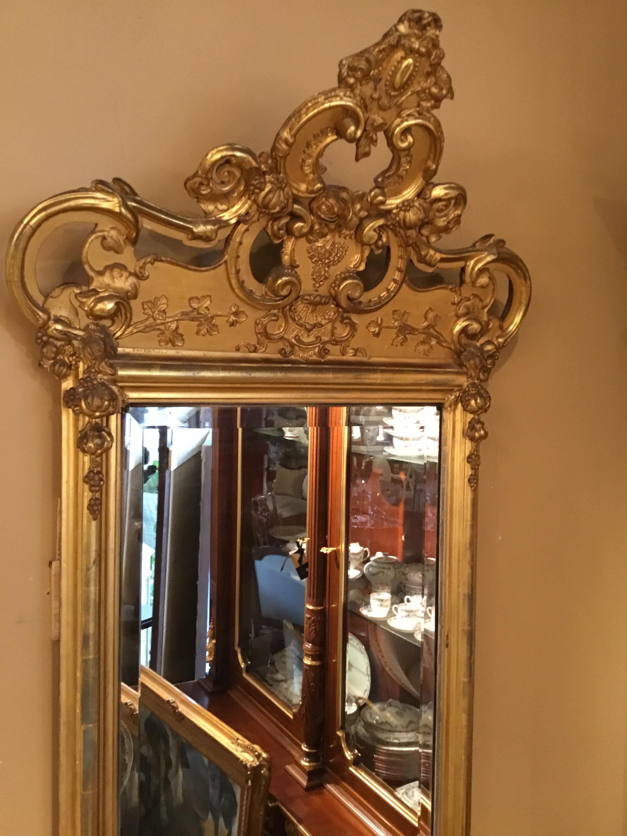 French 19th Century Giltwood Framed Mirror with Beveled Plate For Sale 1
