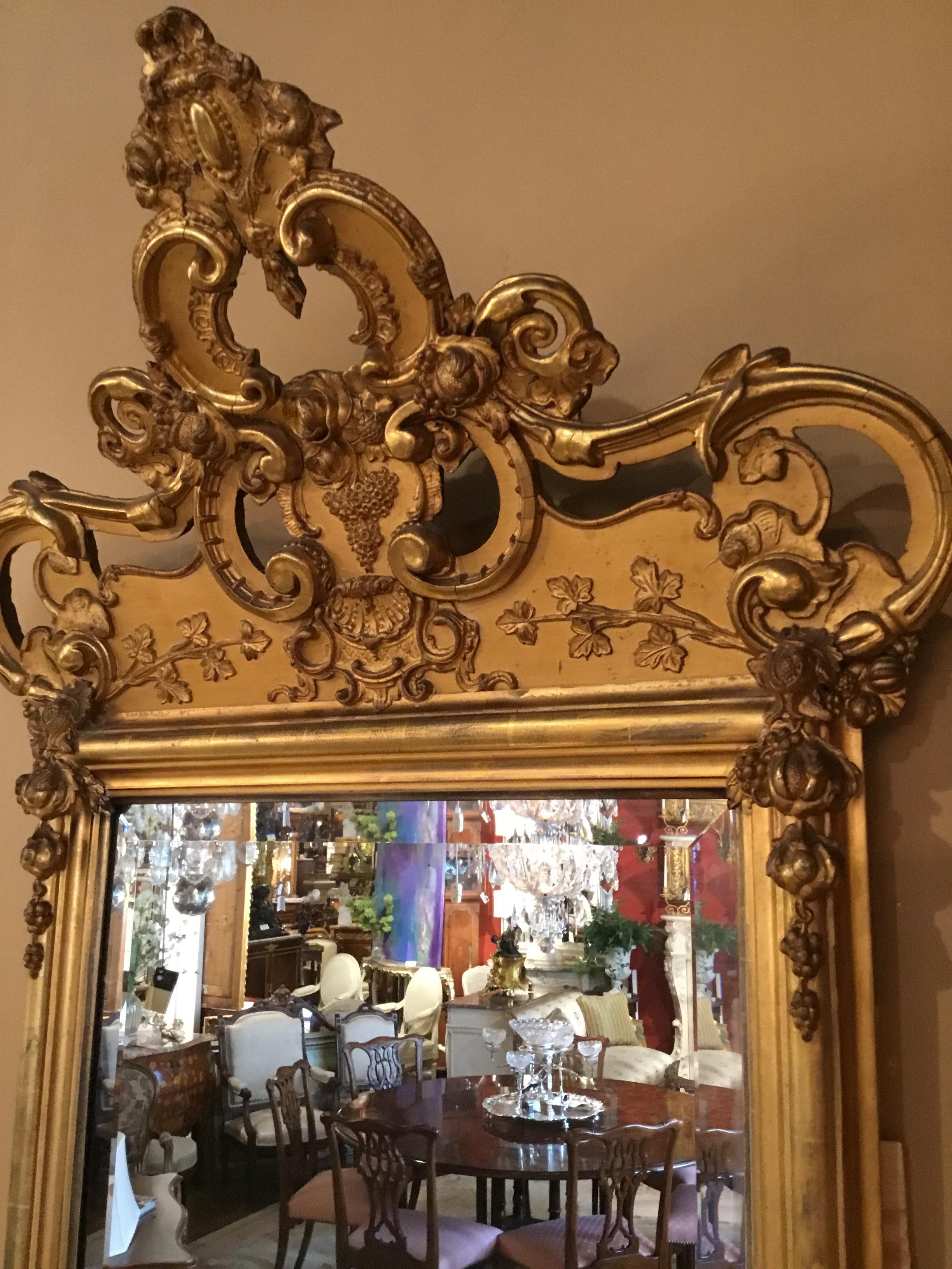 French 19th Century Giltwood Framed Mirror with Beveled Plate For Sale 2