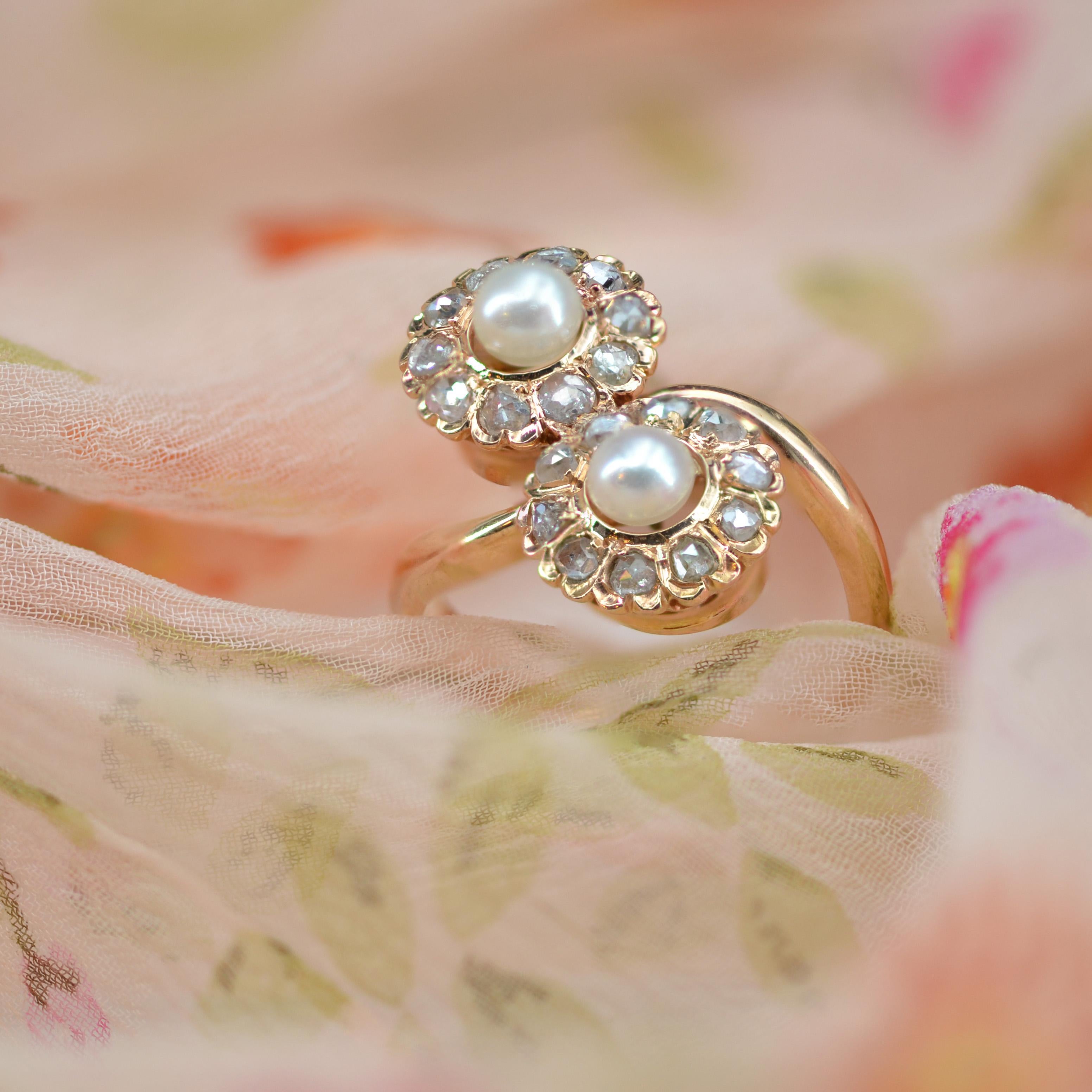 Napoléon III Bague Duo de marguerites en or rose 18 carats, perles et diamants du 19e siècle en vente