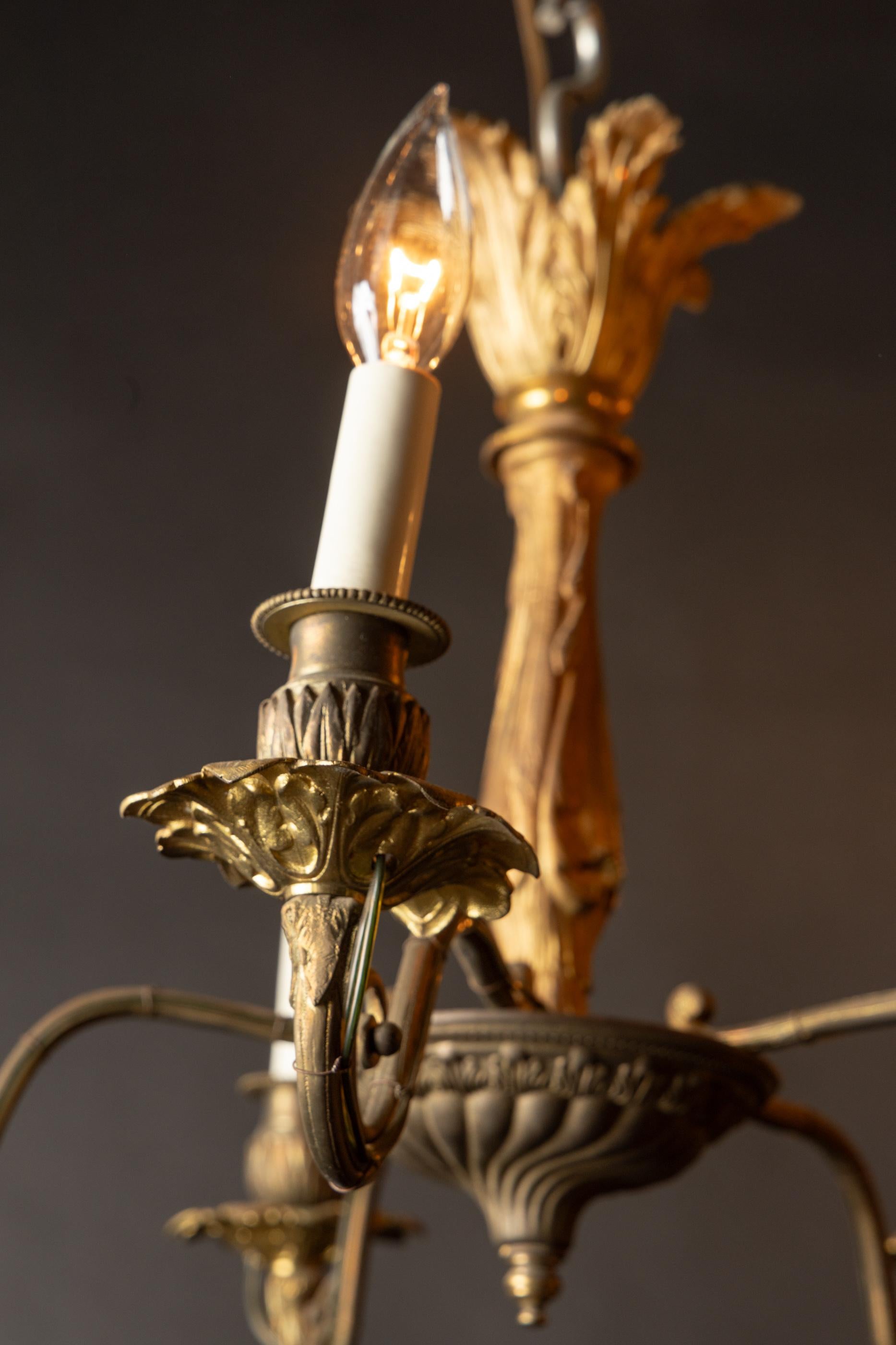 Lampadario francese in bronzo Luigi XVI del XIX secolo In condizioni buone in vendita a New Orleans, LA