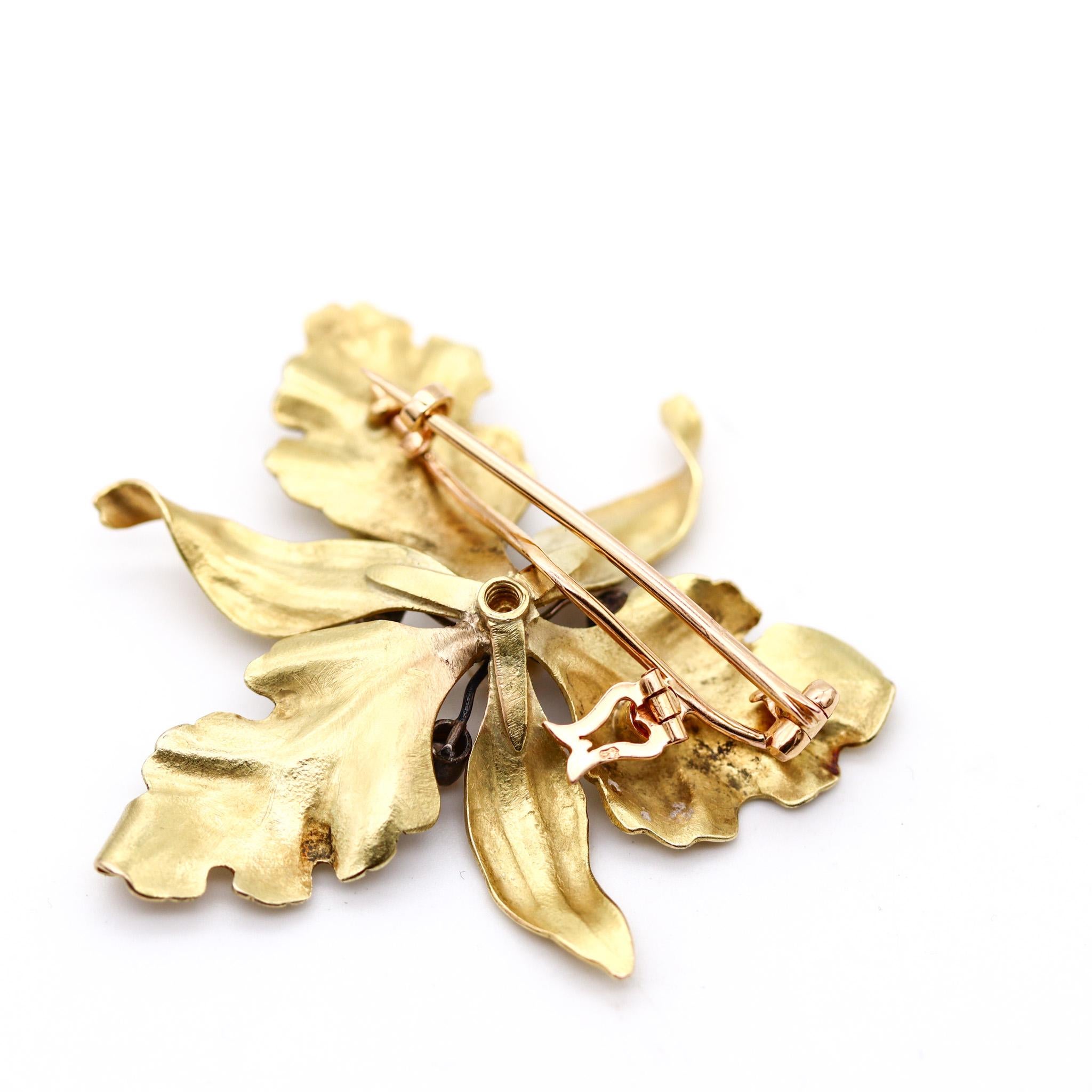 Broche pendentif Art nouveau français 1900 orchidée en 18 carats avec diamants et perles Excellent état - En vente à Miami, FL
