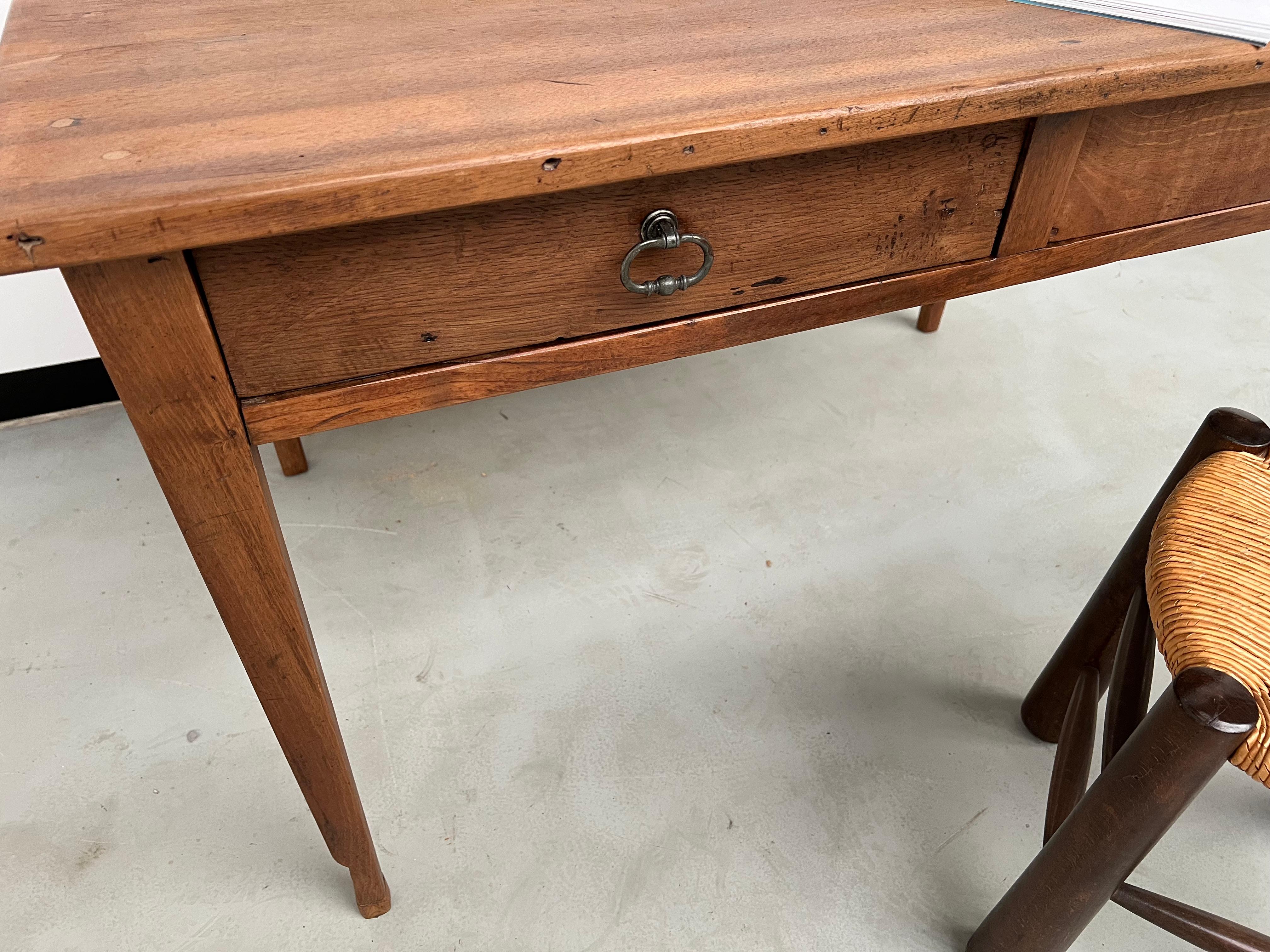 French 1900 desk in solid walnut For Sale 5