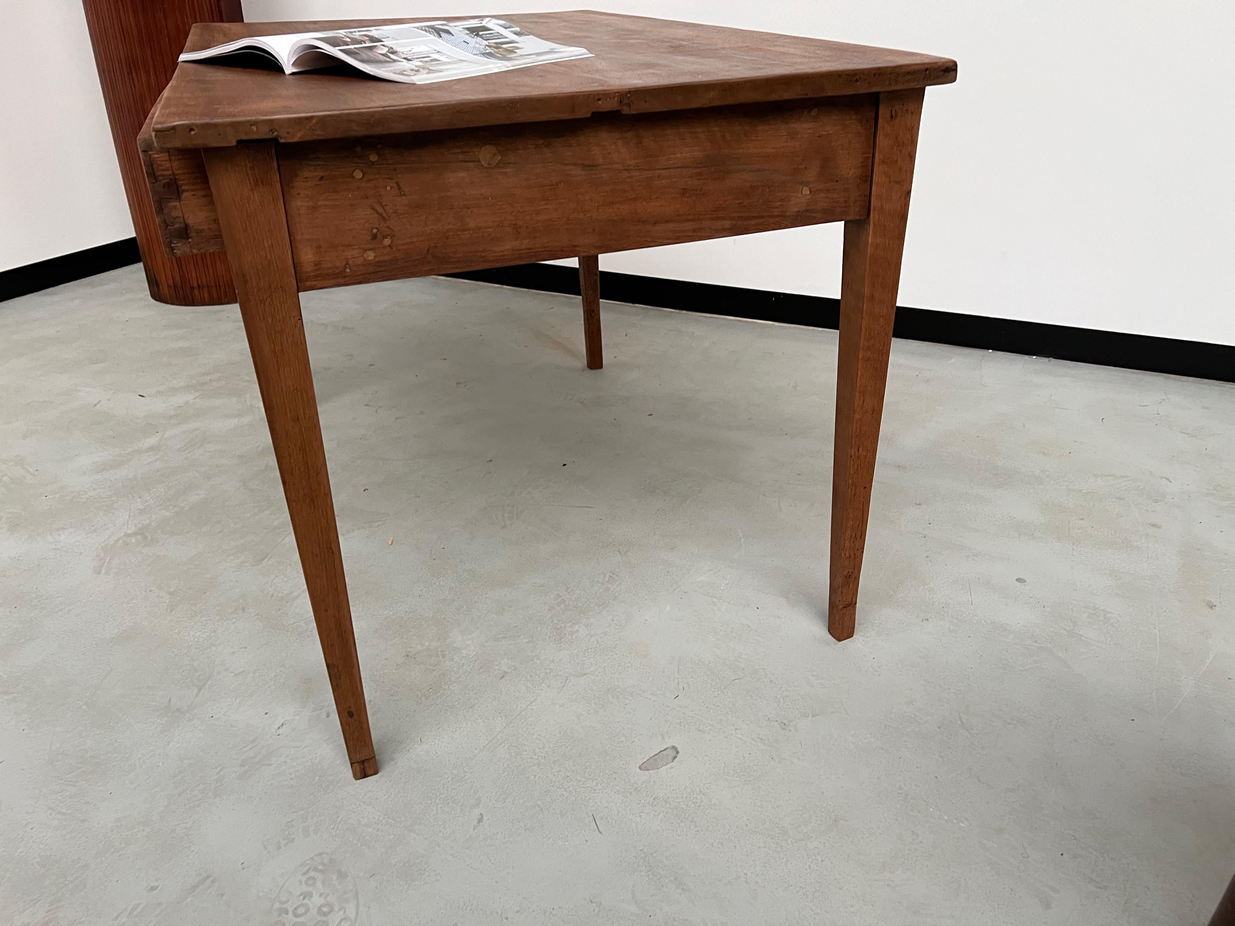 French 1900 desk in solid walnut For Sale 9