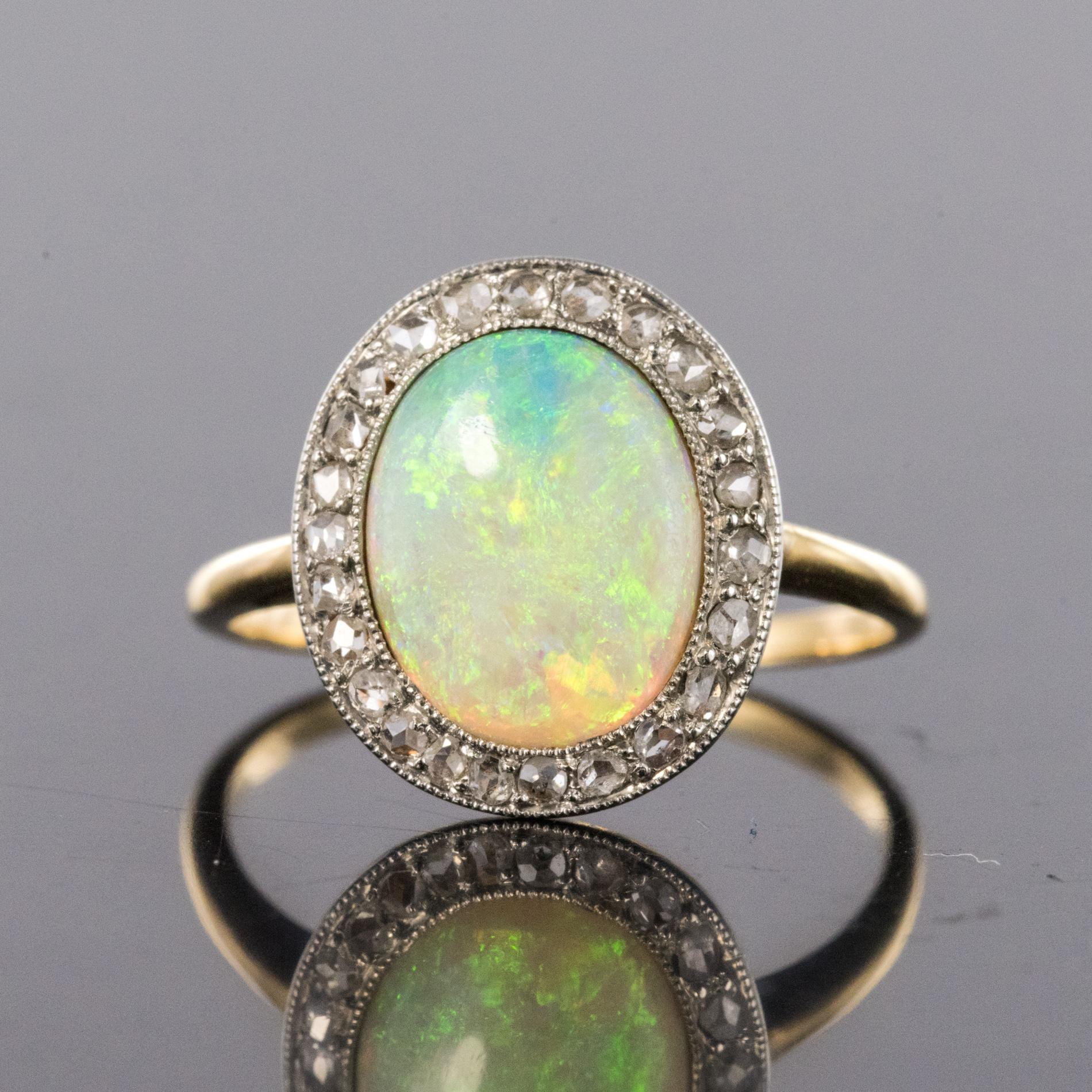 French 1900s 1.57 Carat Opal Diamonds 18 Karat Yellow Gold Cluster Ring In Good Condition In Poitiers, FR