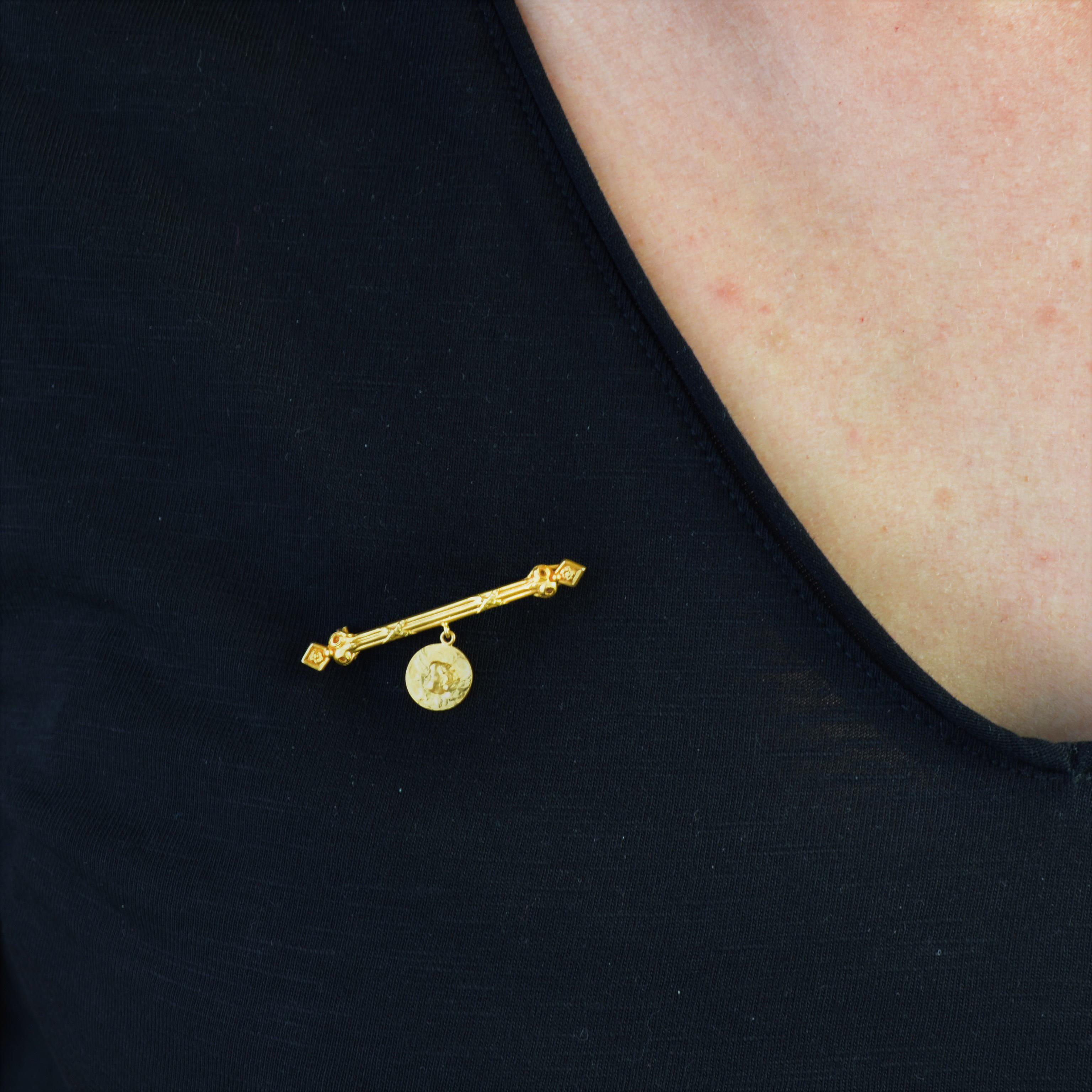 French 1900s 18 Karat Yellow Gold Baby's Bar Brooch In Good Condition For Sale In Poitiers, FR