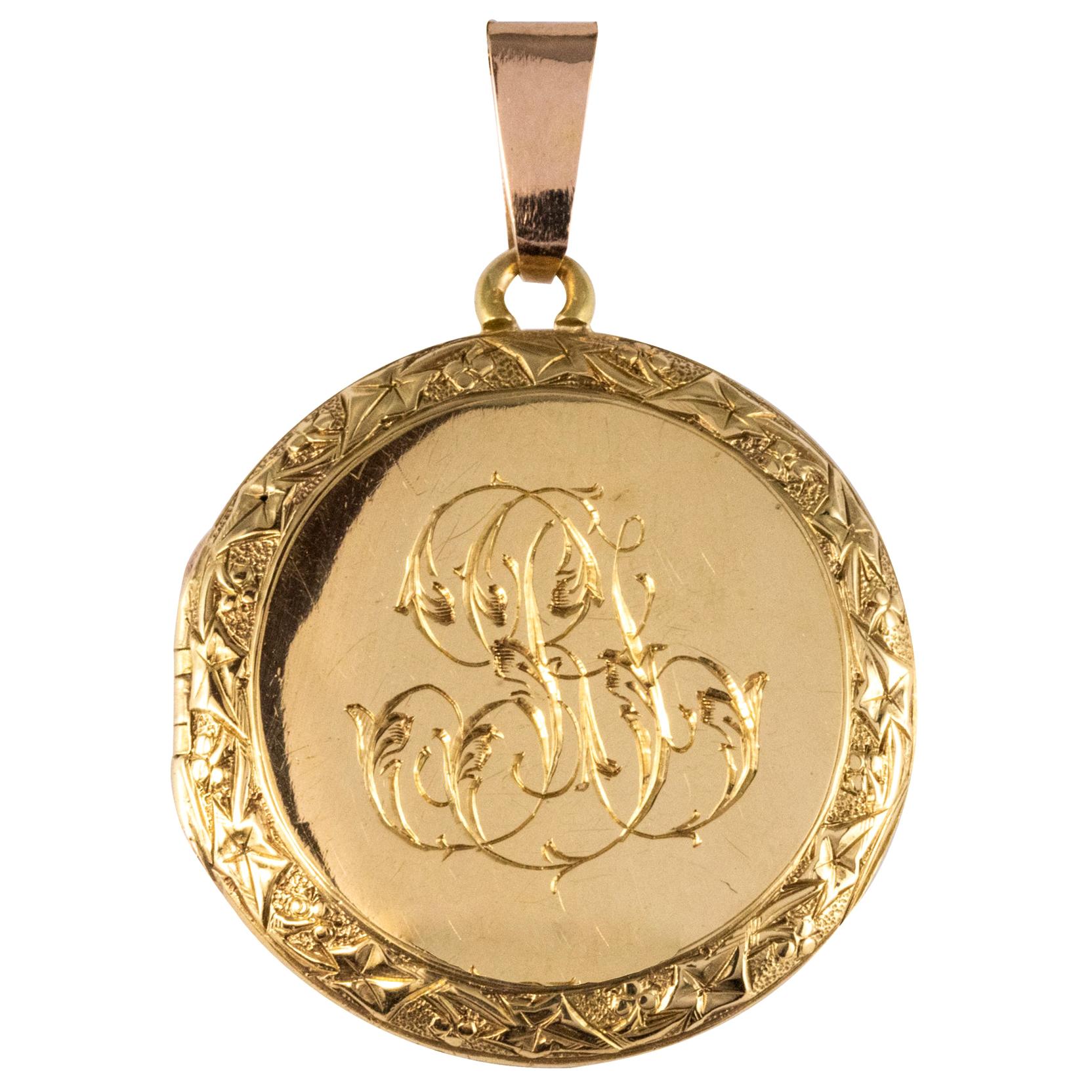 French 1900s 18 Karat Yellow Gold Chiselled Medallion Pendant