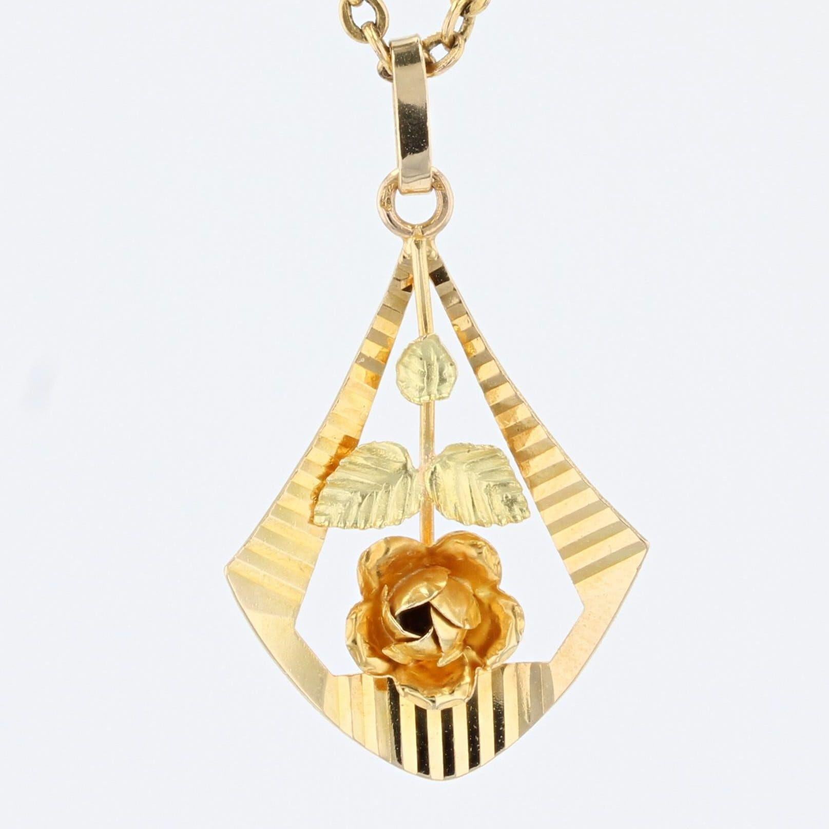 French 1900s 18 Karat Yellow Gold Rose Pendant In Good Condition In Poitiers, FR