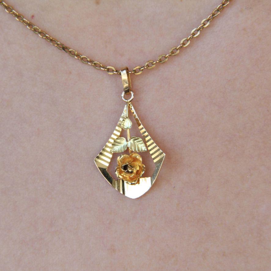 French 1900s 18 Karat Yellow Gold Rose Pendant 1