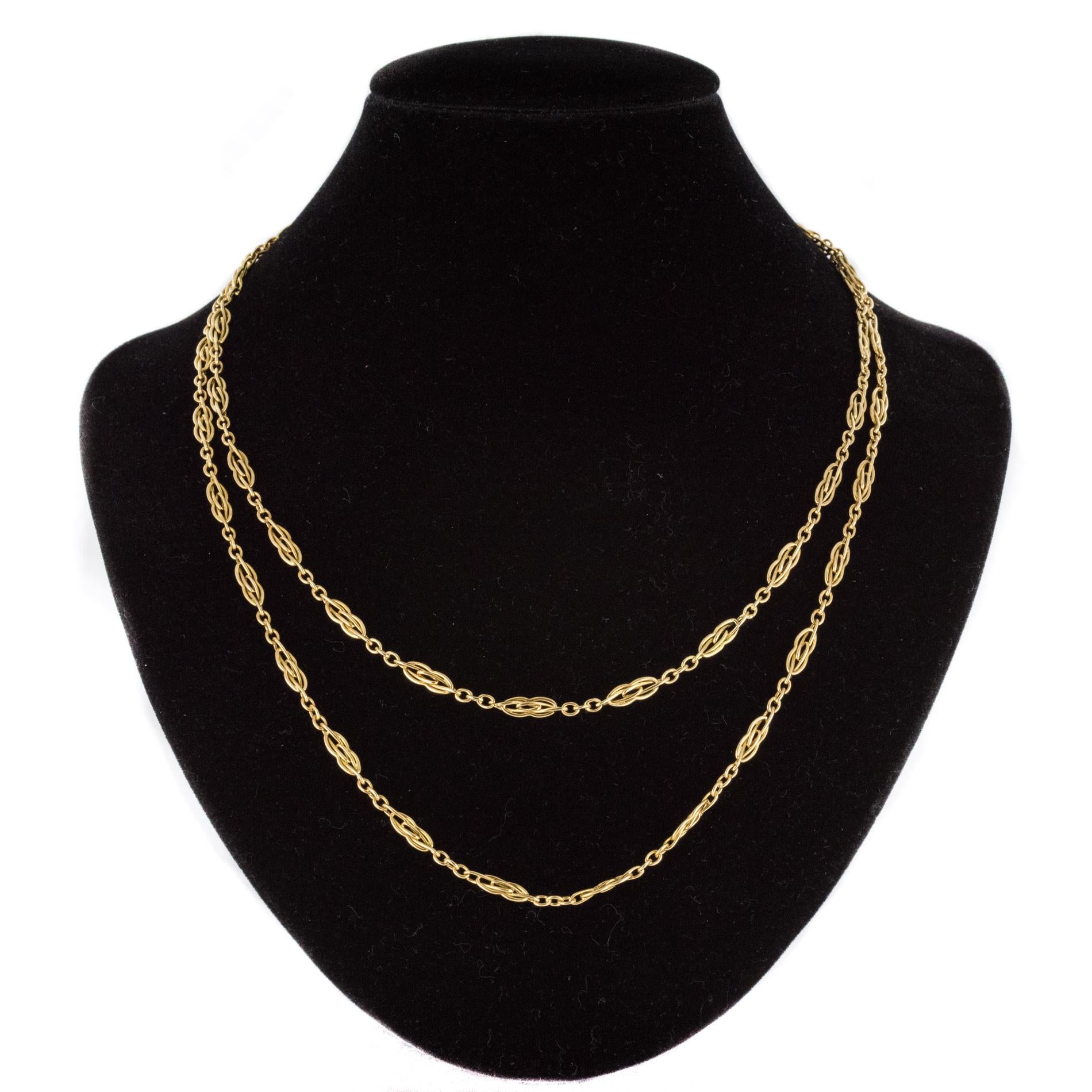 Women's French 1900s 18 Karat Yellow Gold Shuttle Mesh Long Necklace