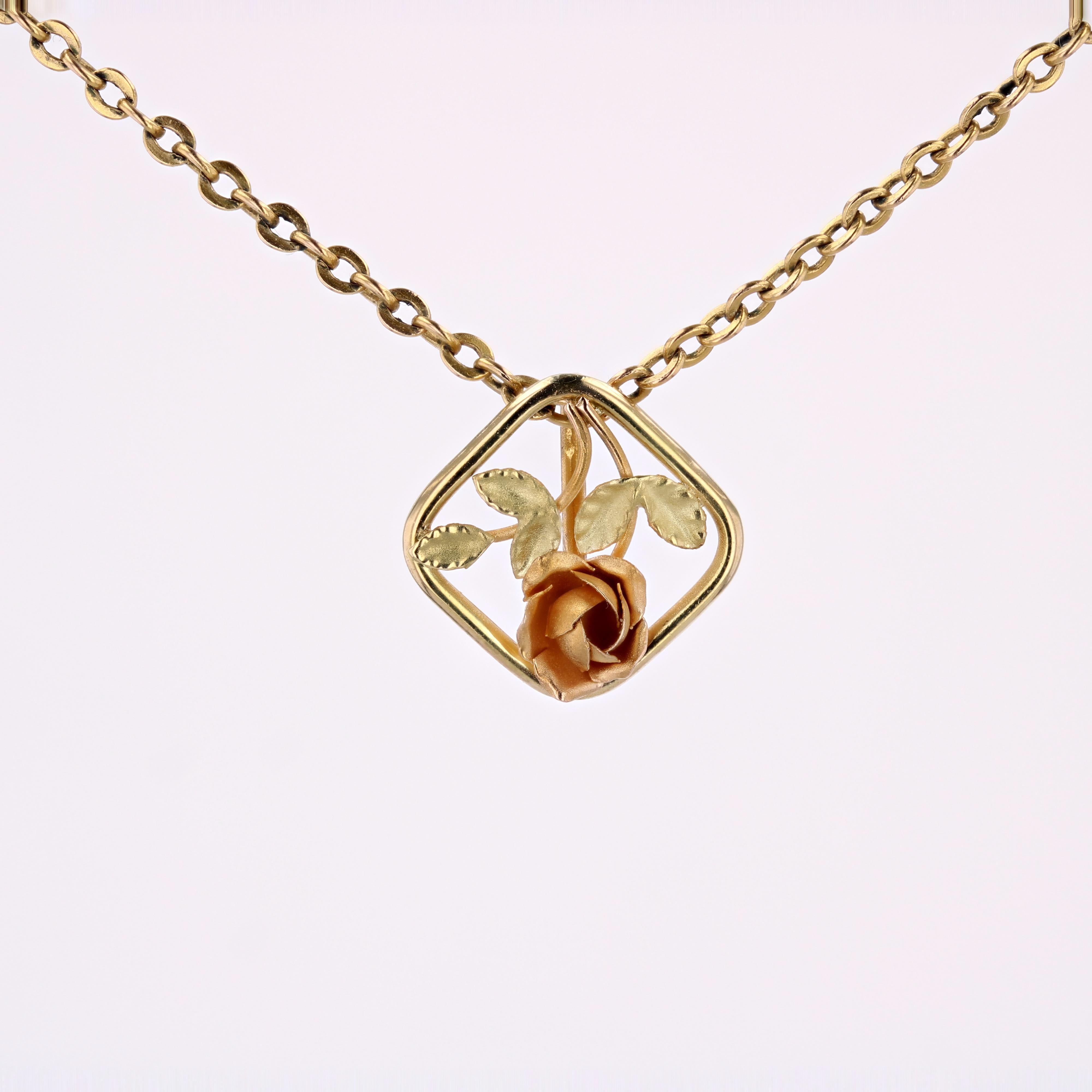French 1900s 18 Karat Yellow Rose Green Gold Rose Pendant For Sale 2