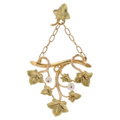 French 1900s Art Nouveau Fine Pearls 18 Karat Green Rose Gold Ivy Leaves Pendant