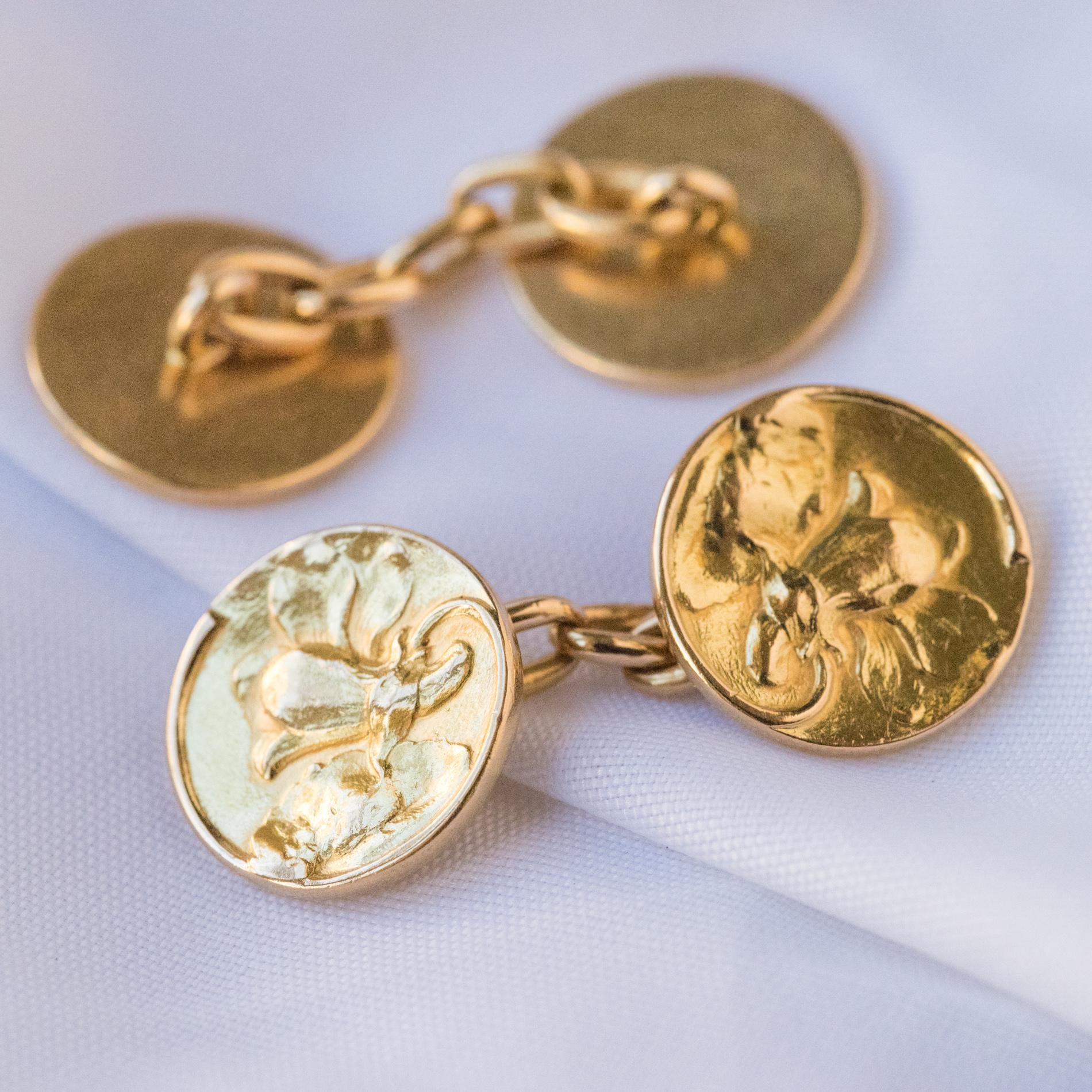 French 1900s Art Nouveau Lily Flowers 18 Karat Yellow Gold Cufflinks In Excellent Condition In Poitiers, FR