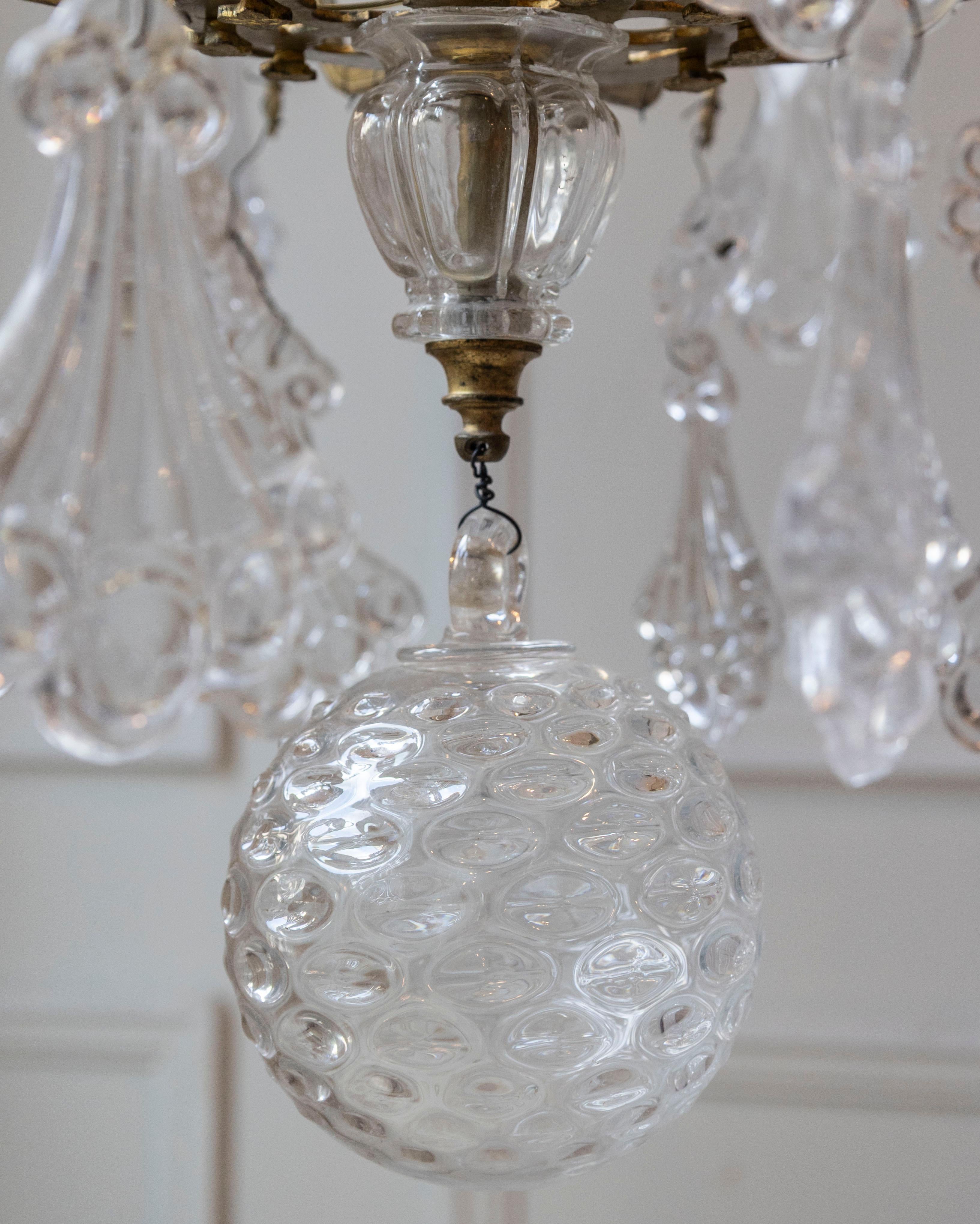 Araña francesa de latón y cristal de la Belle Époque de 1900 de 10 luces con pendeloques siglo XX en venta