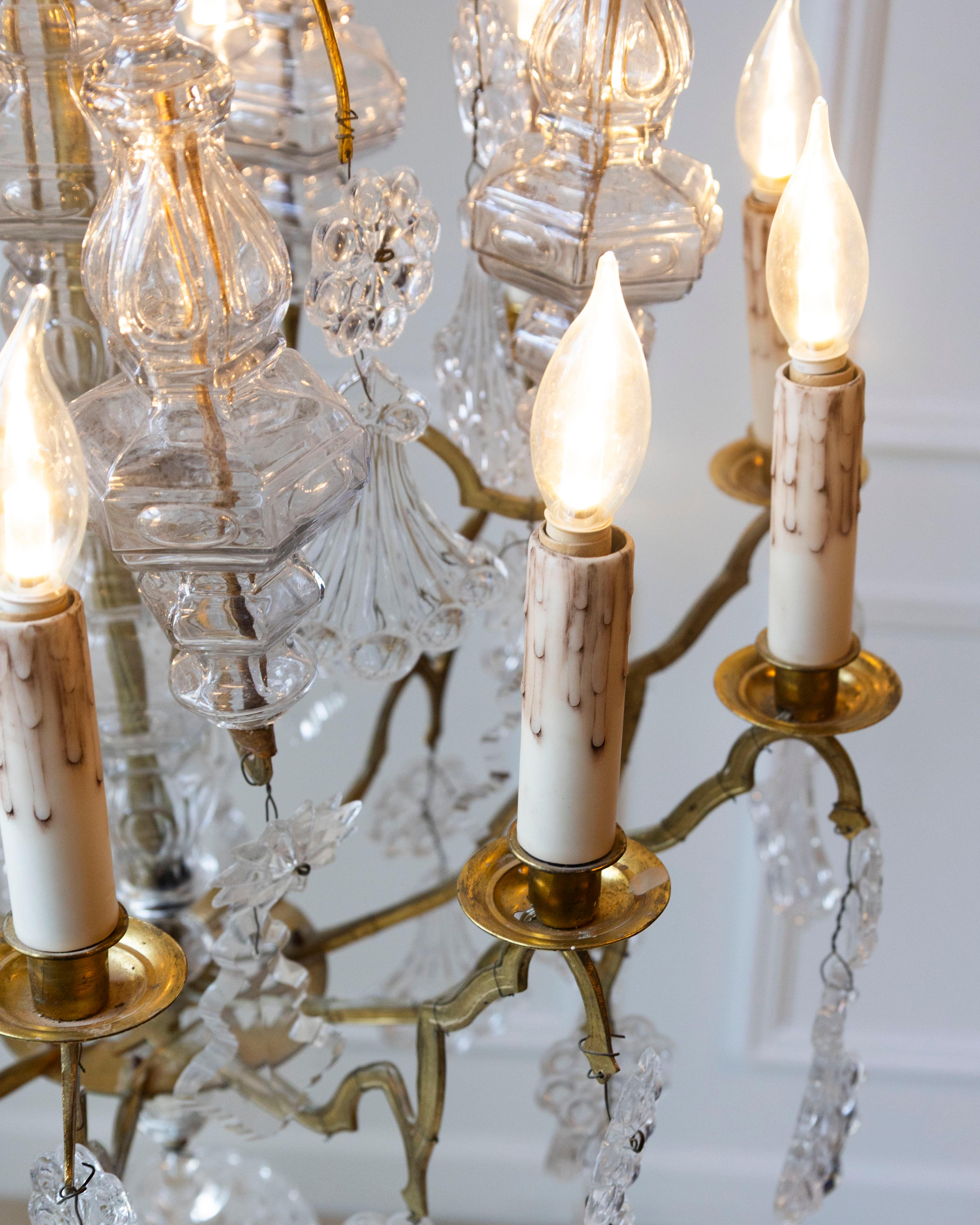 Araña francesa de latón y cristal de la Belle Époque de 1900 de 10 luces con pendeloques en venta 5