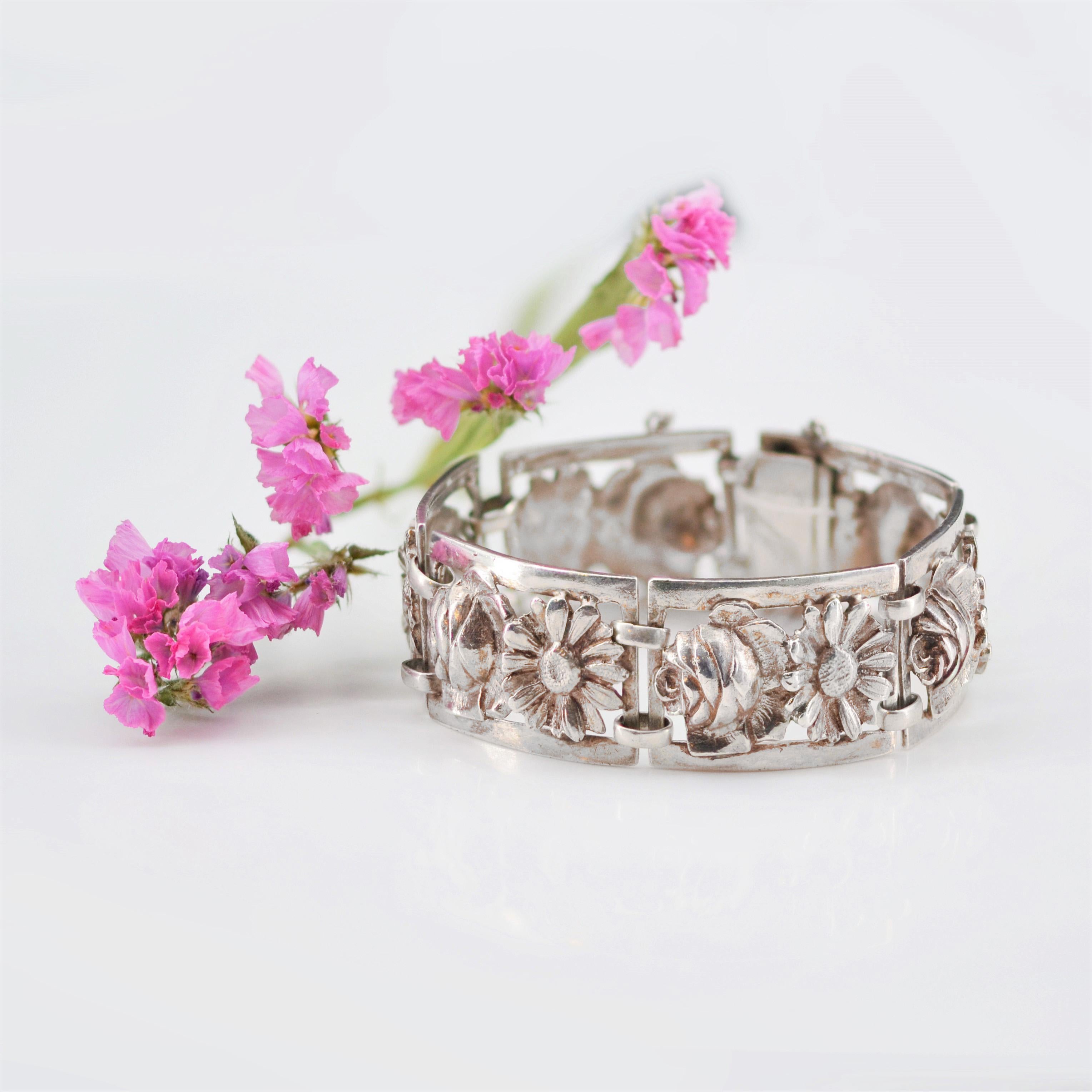 French 1900s Belle Époque Flowers Silver Bracelet For Sale 1