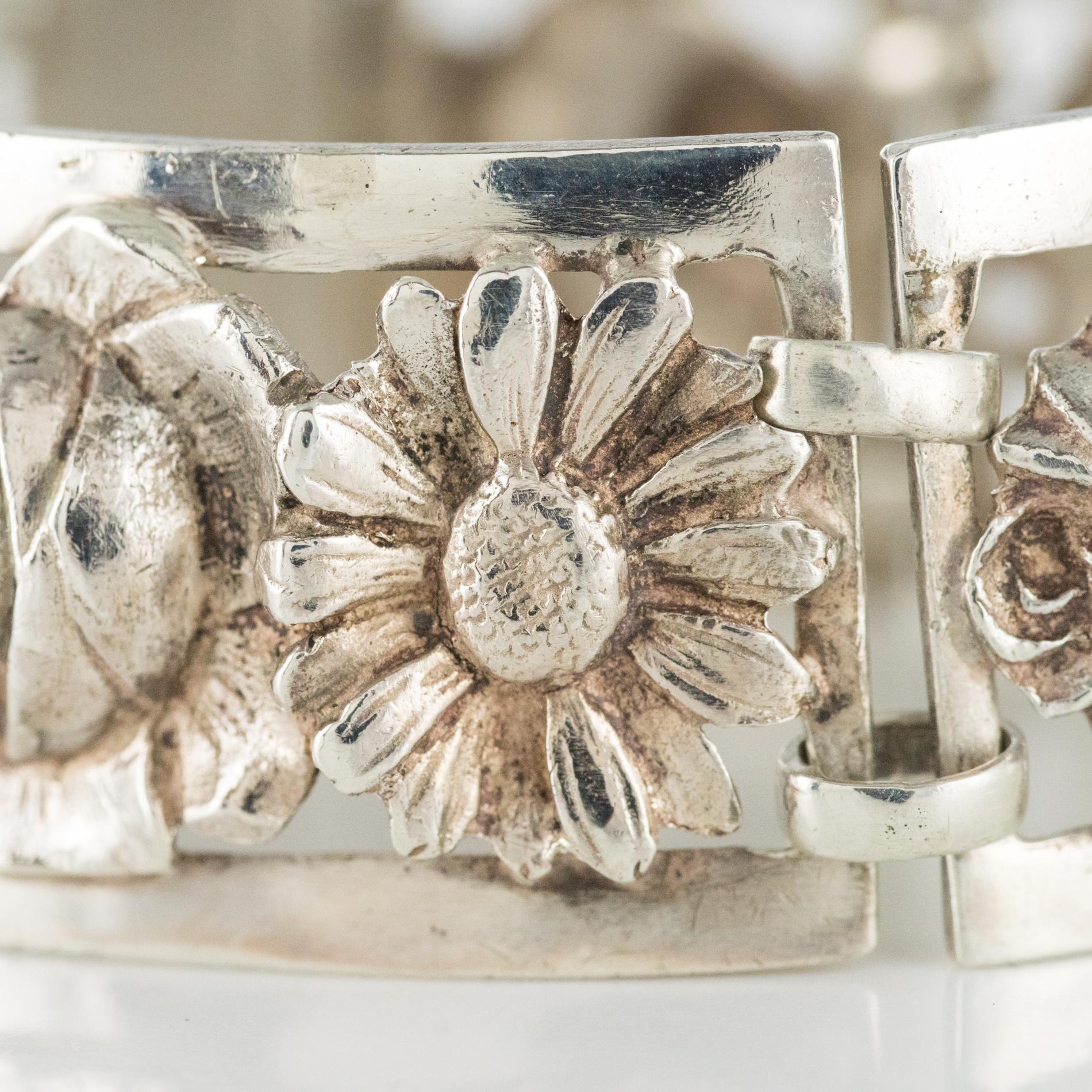 French 1900s Belle Époque Flowers Silver Bracelet For Sale 6