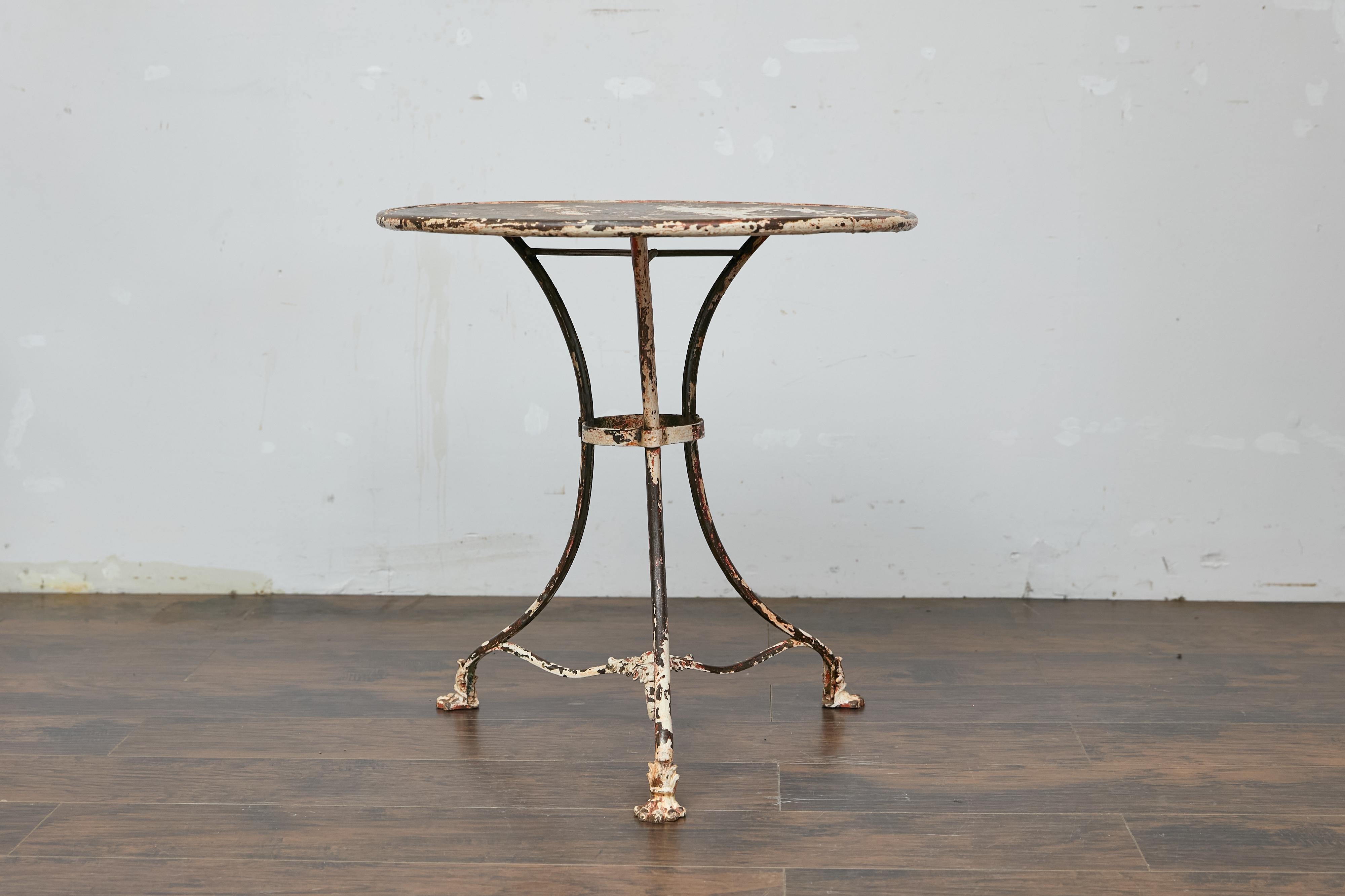 French 1900s Cast Iron Bistro Table with Claw Feet and Distressed Painted Finish In Good Condition In Atlanta, GA