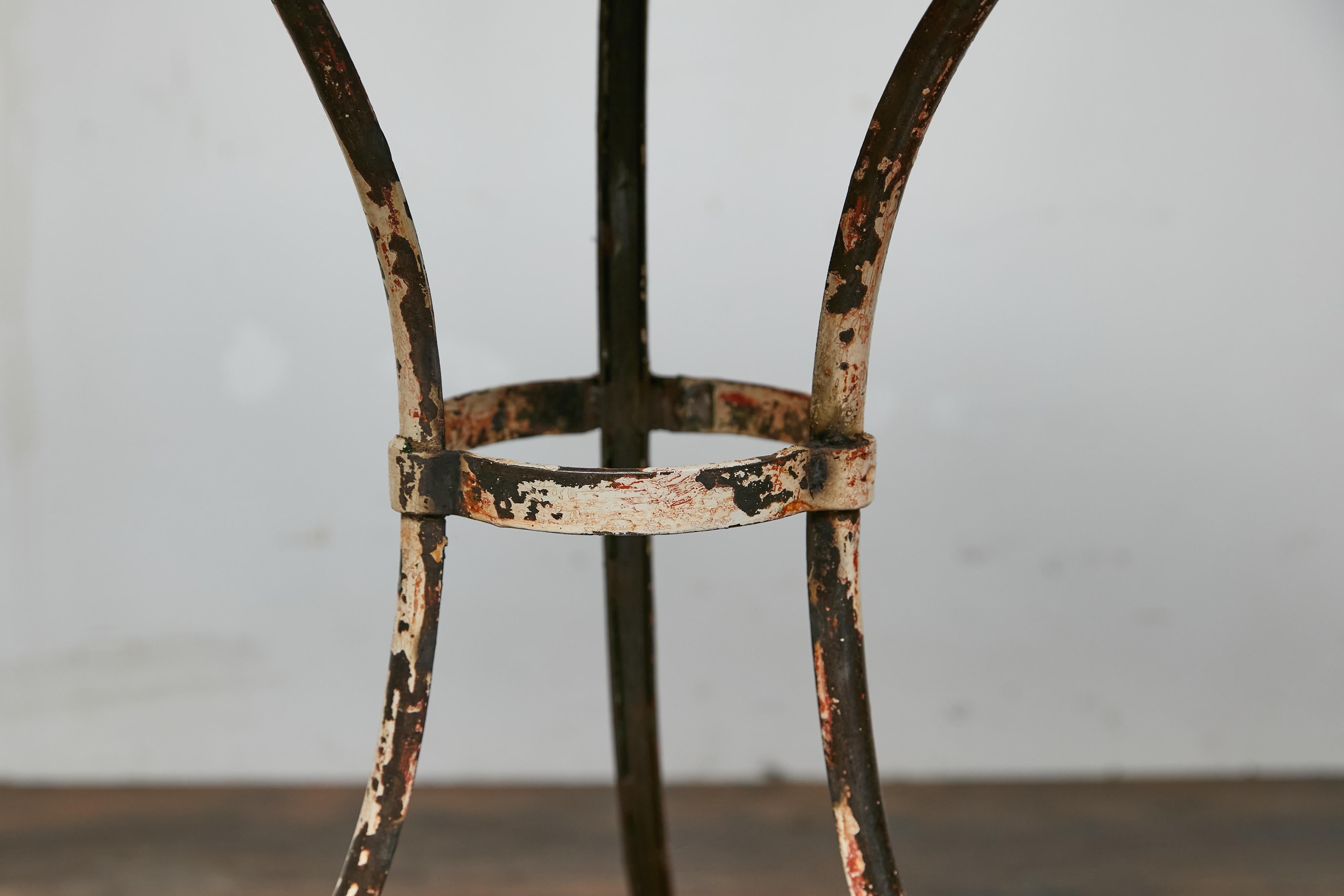 French 1900s Cast Iron Bistro Table with Claw Feet and Distressed Painted Finish 3