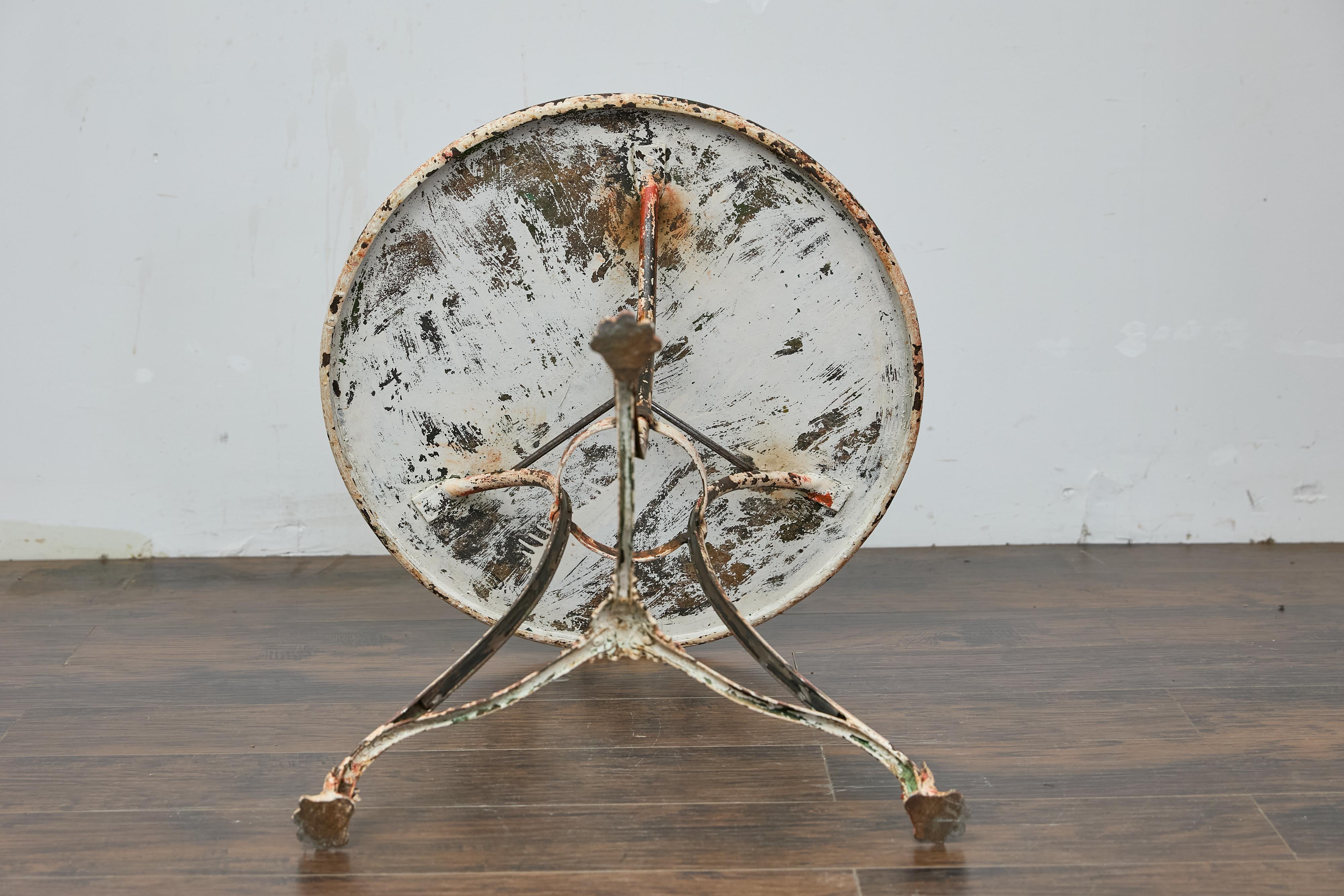 French 1900s Cast Iron Bistro Table with Claw Feet and Distressed Painted Finish 4