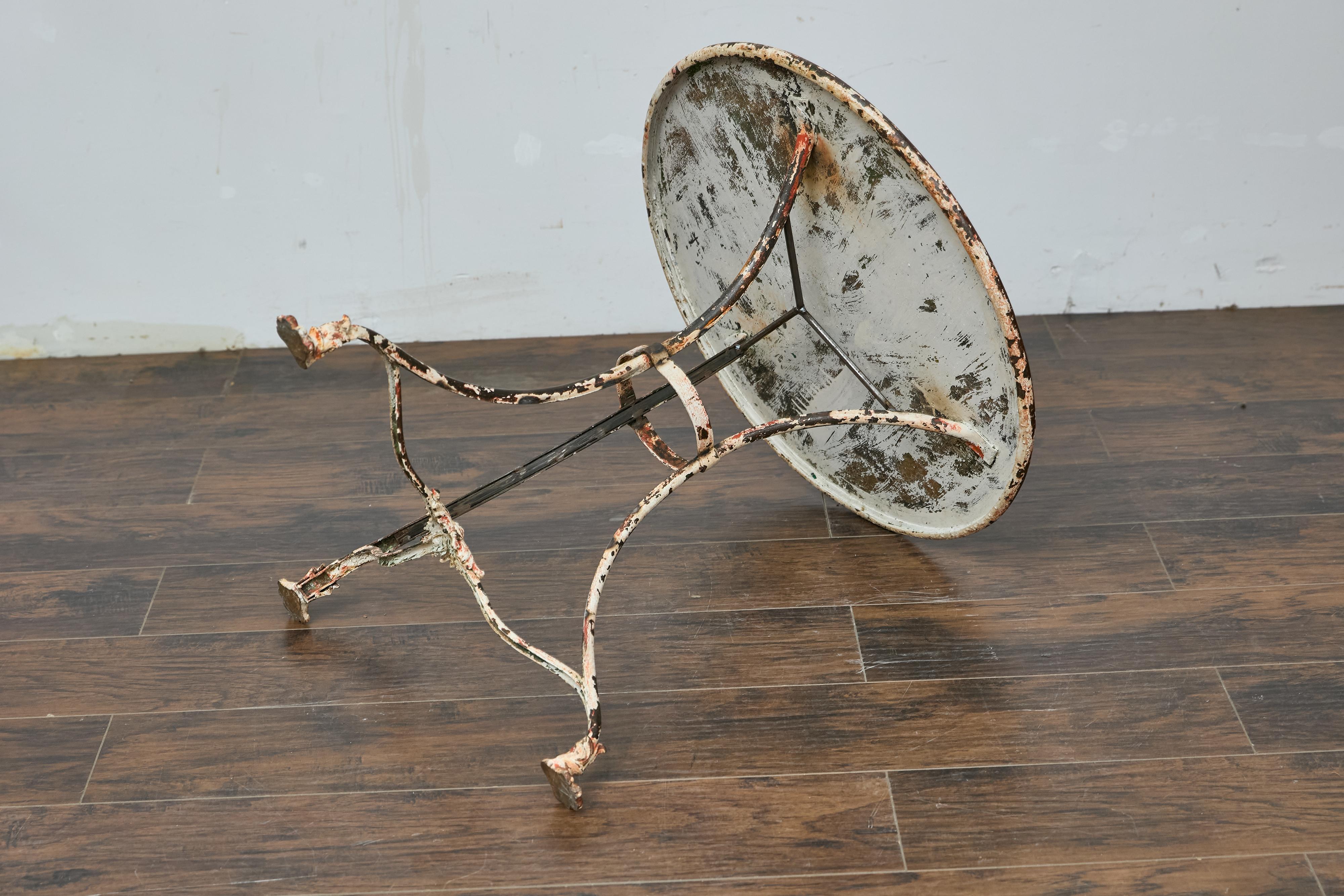 French 1900s Cast Iron Bistro Table with Claw Feet and Distressed Painted Finish 5