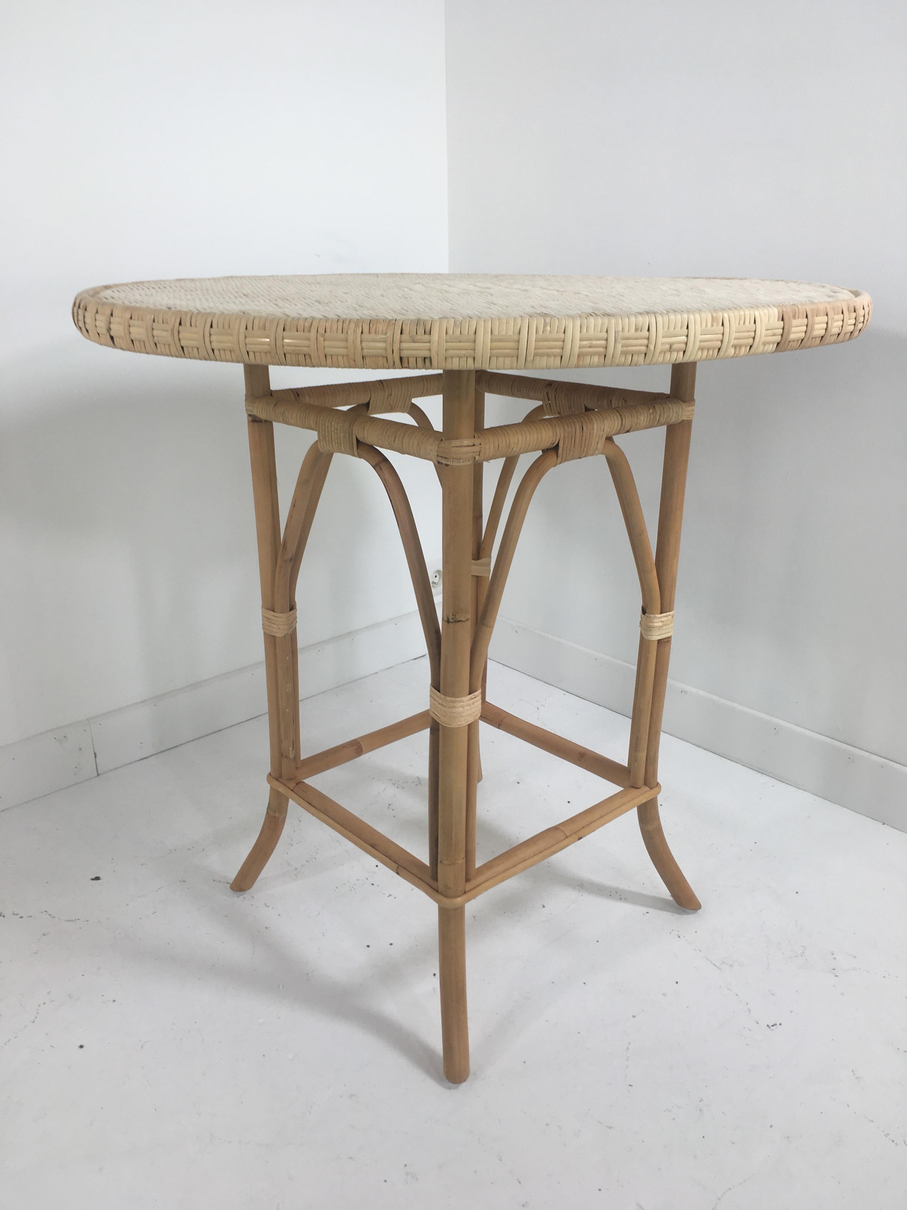 Art Nouveau French 1900s Design Bistro Round Pedestal Table in Rattan and Wicker Cane For Sale