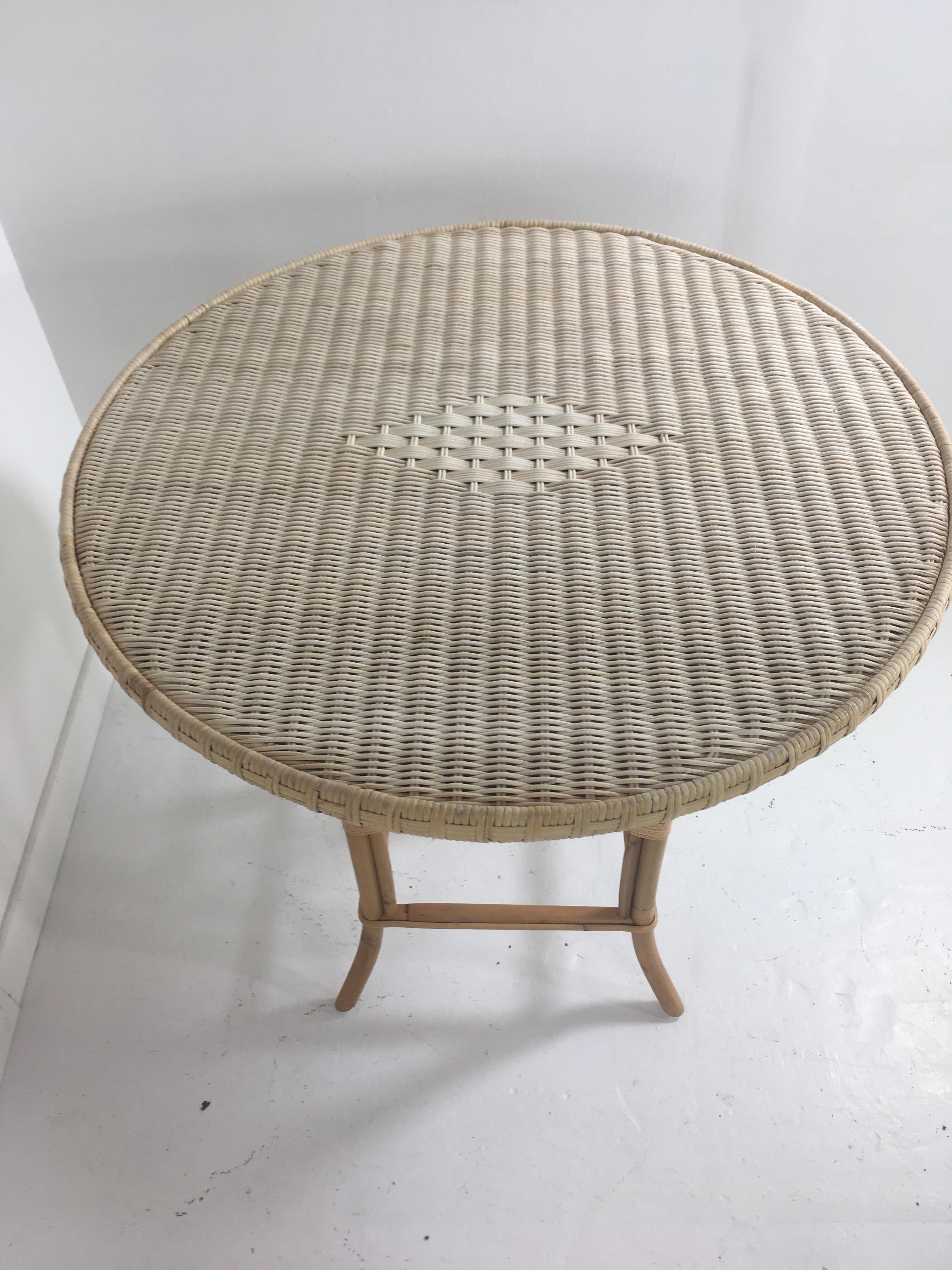 French 1900s Design Bistro Round Pedestal Table in Rattan and Wicker Cane In New Condition For Sale In Tourcoing, FR