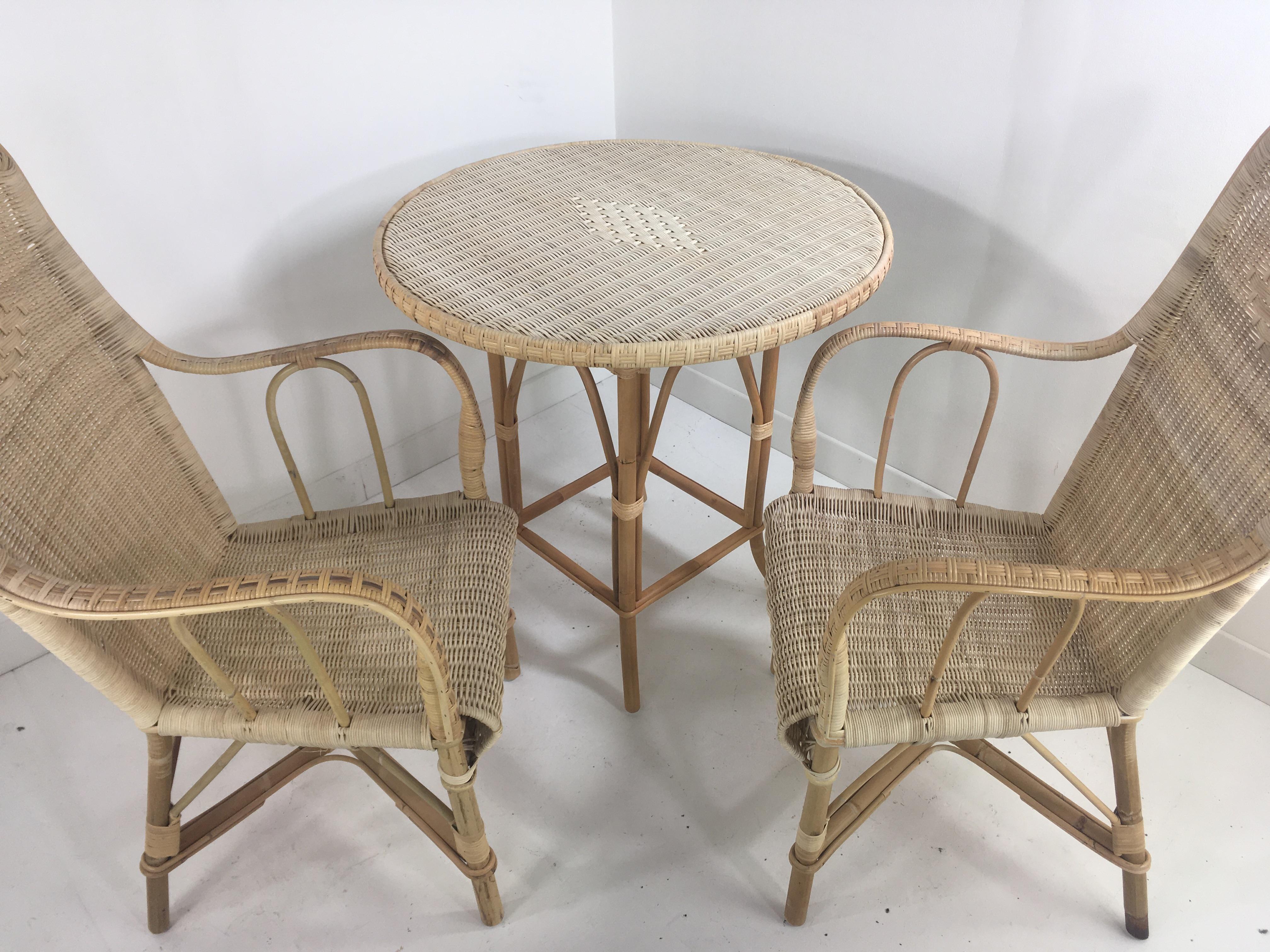 French 1900s Design Bistro Round Pedestal Table in Rattan and Wicker Cane For Sale 4