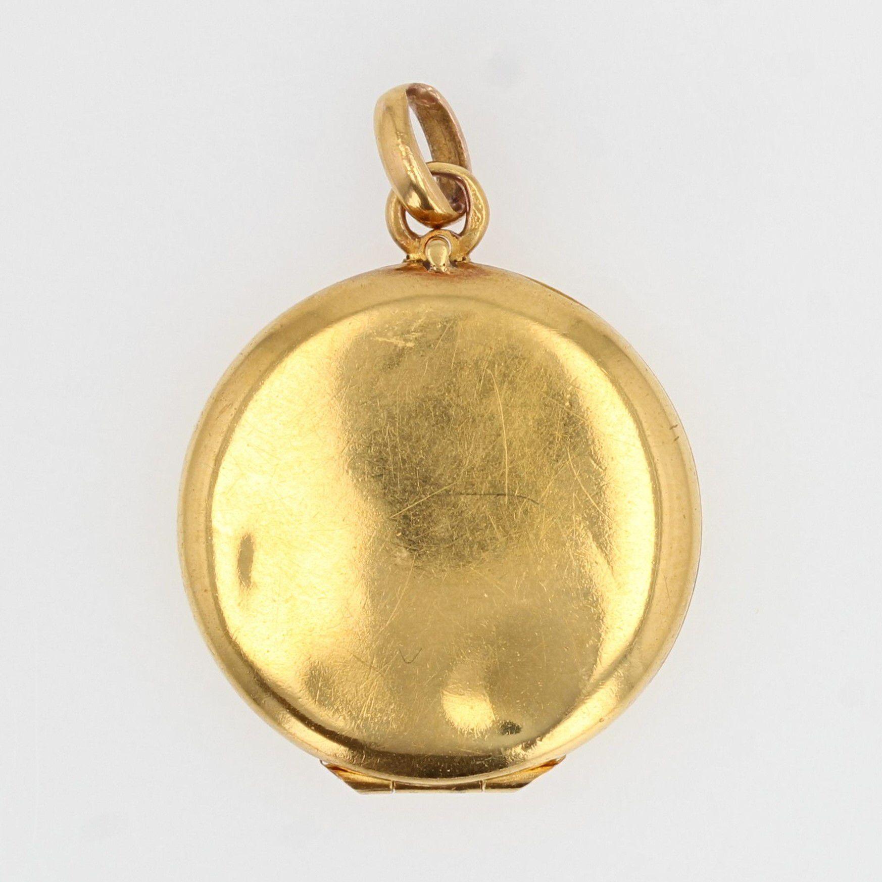 French 1900s Diamonds 18 Karat Yellow Gold Medallion For Sale 5