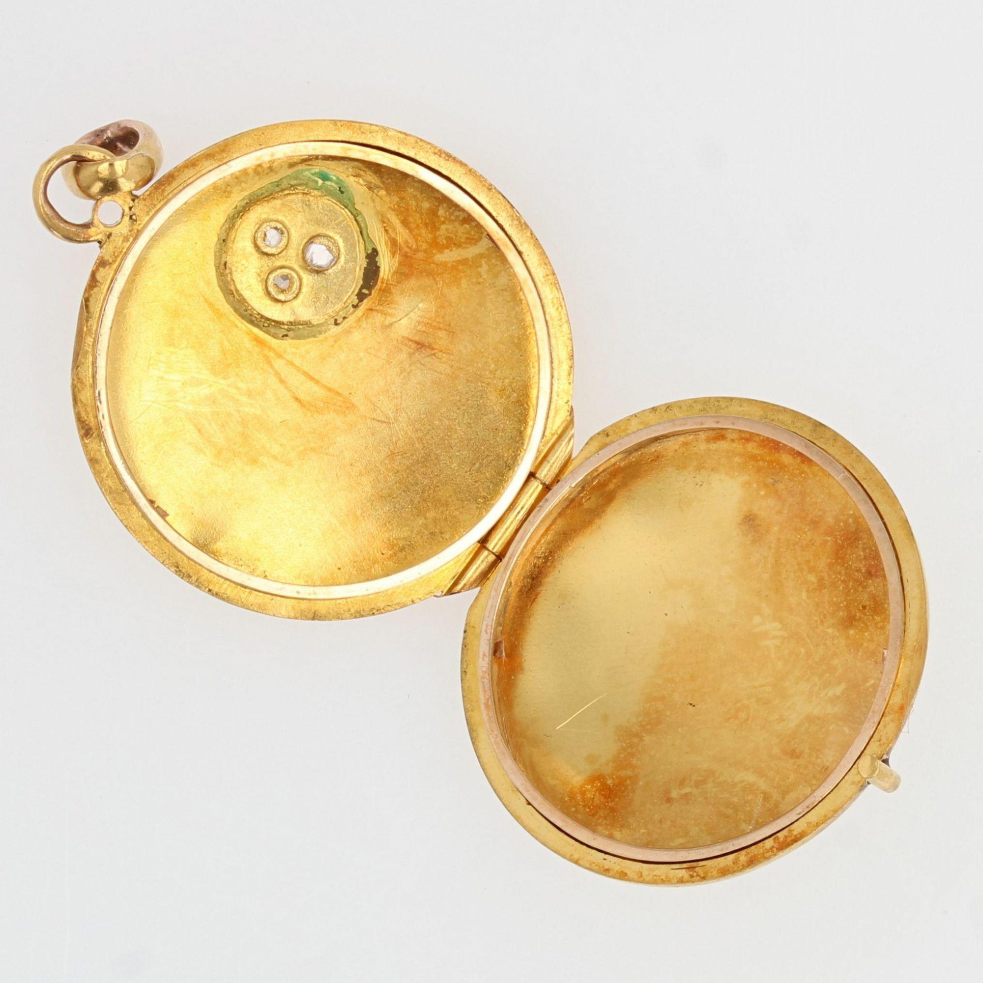 Belle Époque French 1900s Diamonds 18 Karat Yellow Gold Medallion For Sale