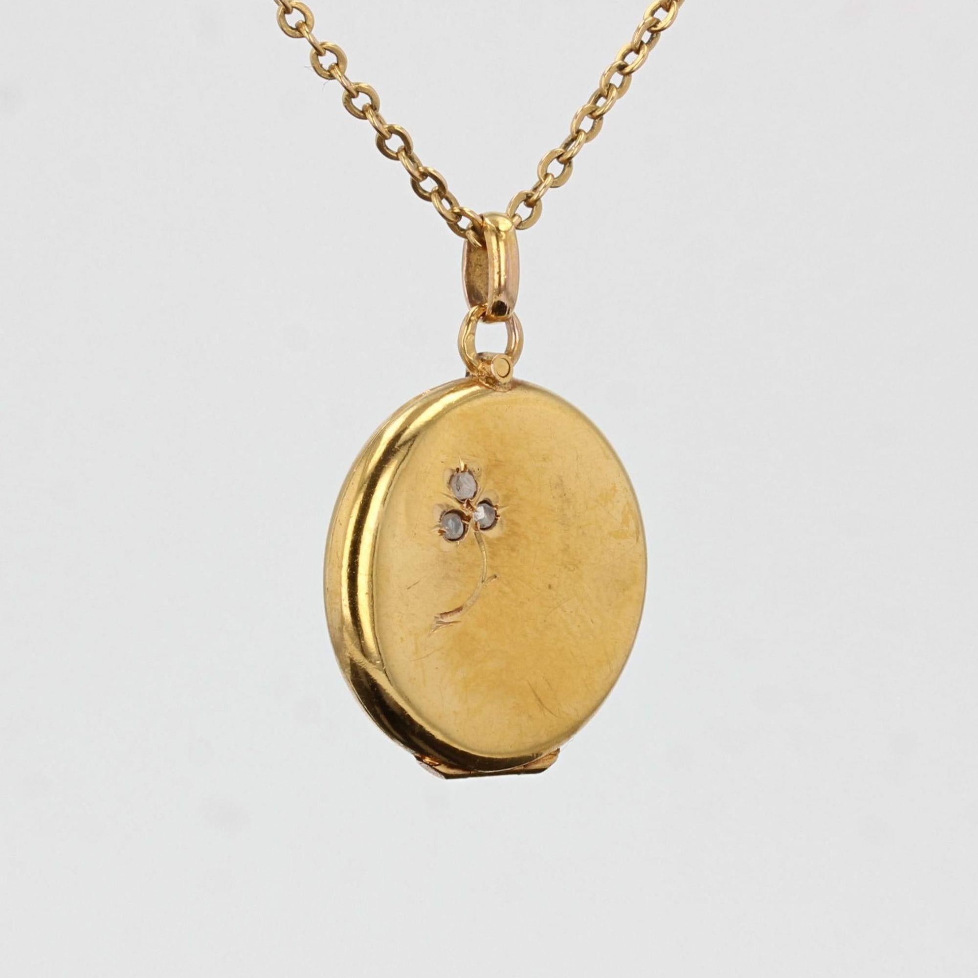 Médaillon français des années 1900 en or jaune 18 carats et diamants Bon état - En vente à Poitiers, FR