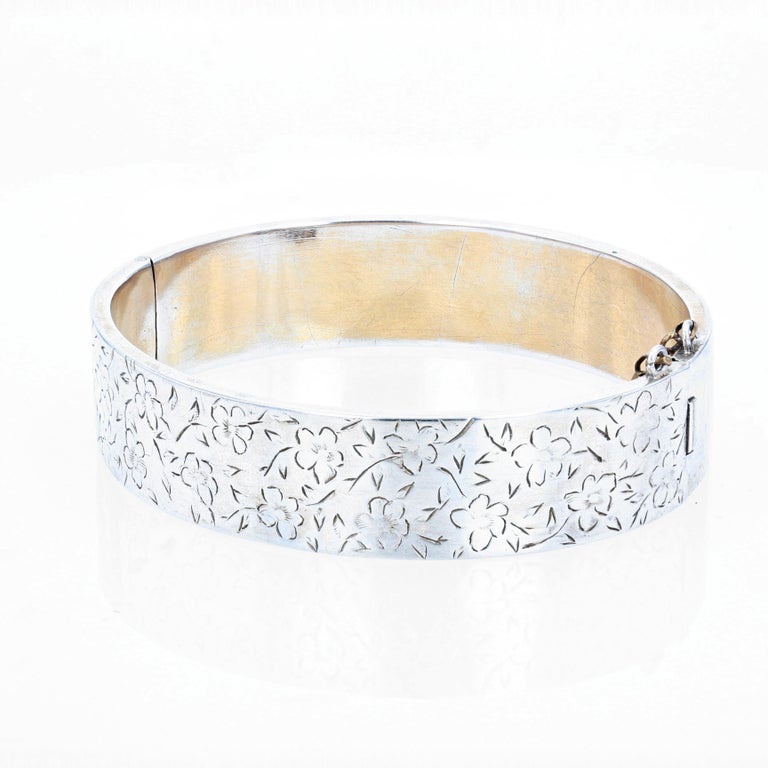 French 1890 Art Nouveau Bangle Bracelet In 18Kt Yellow Gold With Gemstones For Sale at