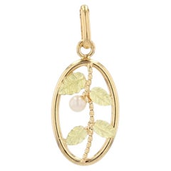 French 1900s Fine Pearl 18 Karat Yellow Gold Green Gold Leaves Pendant