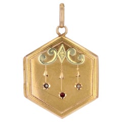 French 1900s Garnet Fine Pearls 18 Karat Yellow Gold Hexagonal Locket Pendant