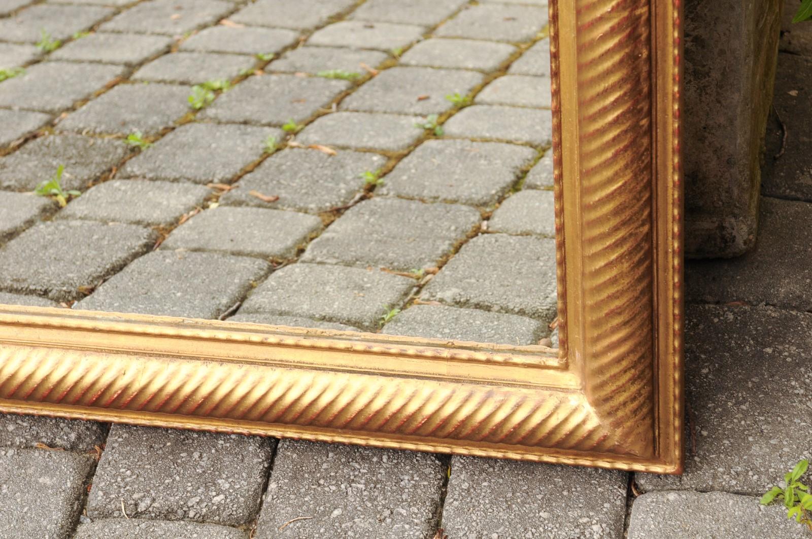 French 1900s Giltwood Mirror with Diagonal Reeded Motifs and Red Undertone 3