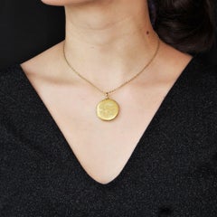 French 1900s Ivy Leaves 18 Karat Yellow Gold Medallion