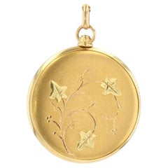 French 1900s Ivy Leaves 18 Karat Yellow Gold Medallion