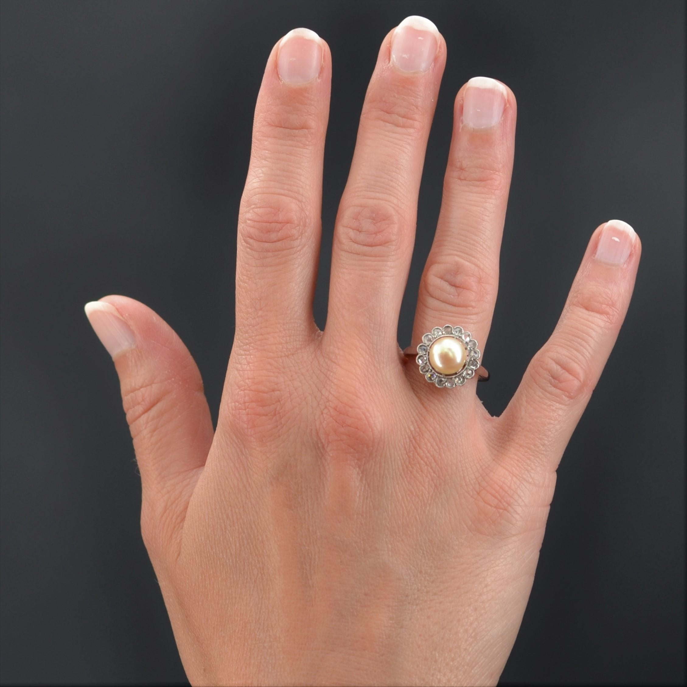 Platinum ring, dog head hallmark.
Charming antique ring from the beginning of the 20th century, it is adorned on the top with a certified natural pearl, with a bright golden center. The latter is surrounded by rose-cut diamonds. The basket is