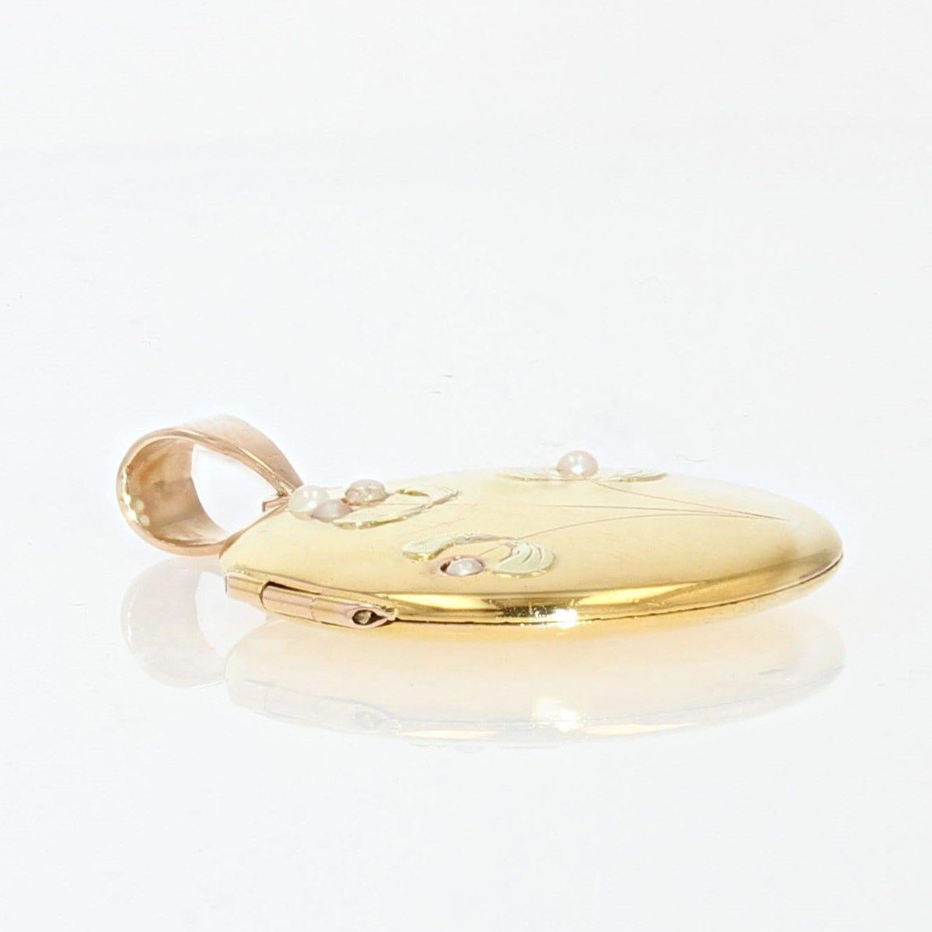 French 1900s Natural Pearl 18 Karat Yellow Gold Opening Pendant 5