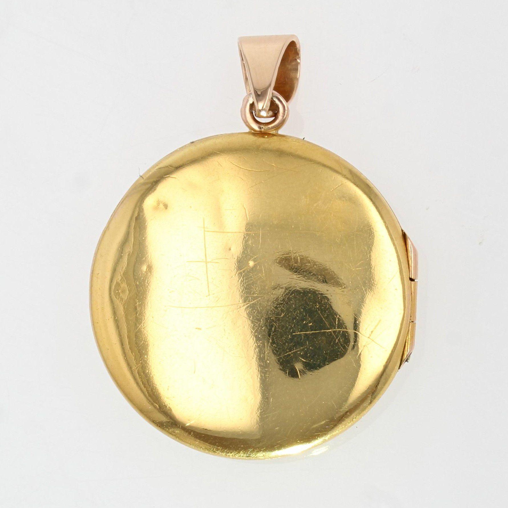 French 1900s Natural Pearl 18 Karat Yellow Gold Opening Pendant 8