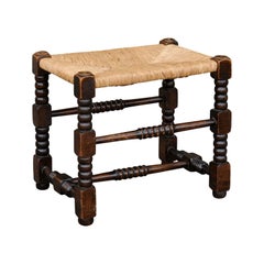 Tabouret en chêne français des années 1900 avec pieds bobine tournés, assise en jonc et traverse en forme de H