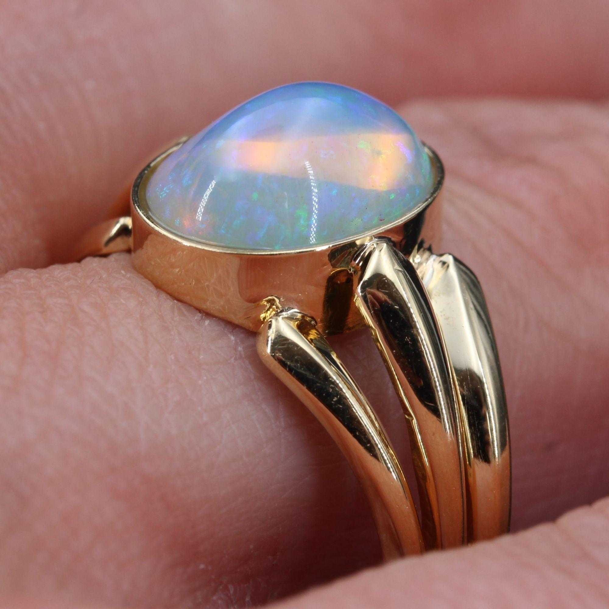 French 1900s Opal 18 Karat Yellow Gold Openwork Ring In Good Condition In Poitiers, FR