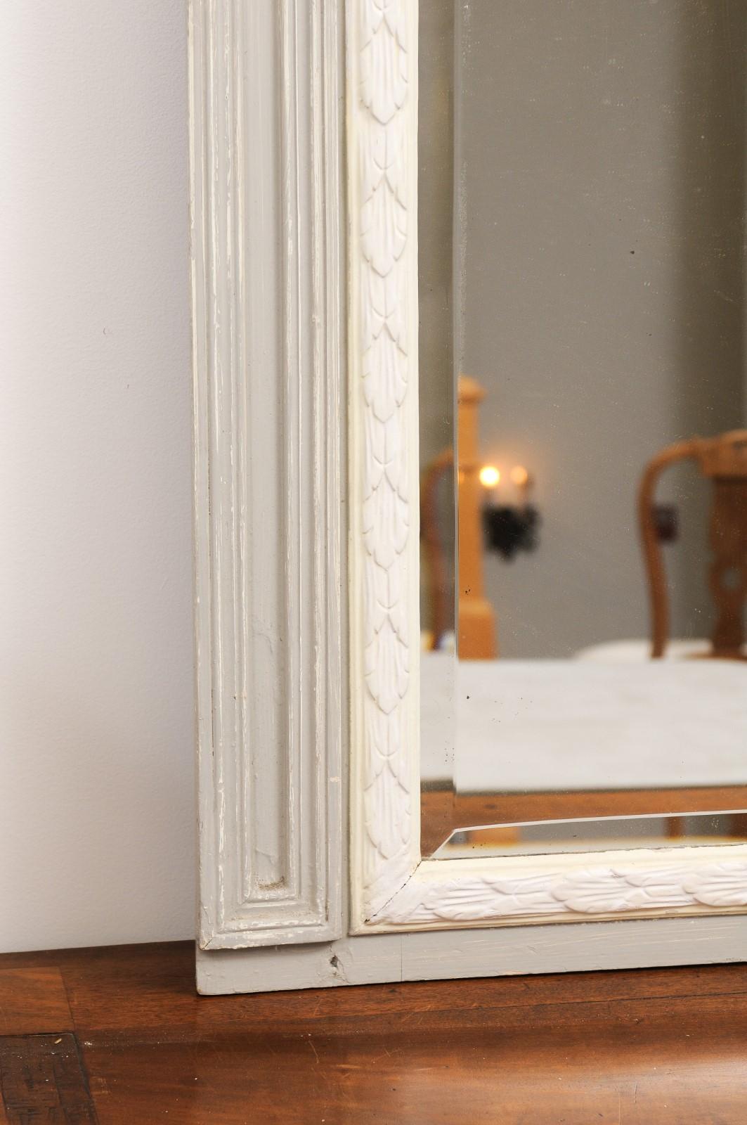 French 1900s Painted Trumeau Mirror with Carved Foliage and Arched Molding For Sale 1